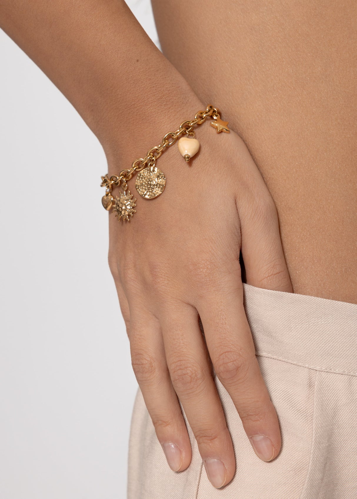 Armband mit Charms - gold