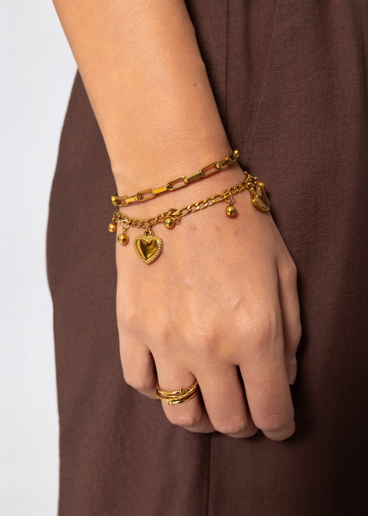 Armband mit Herzanhängern - gold