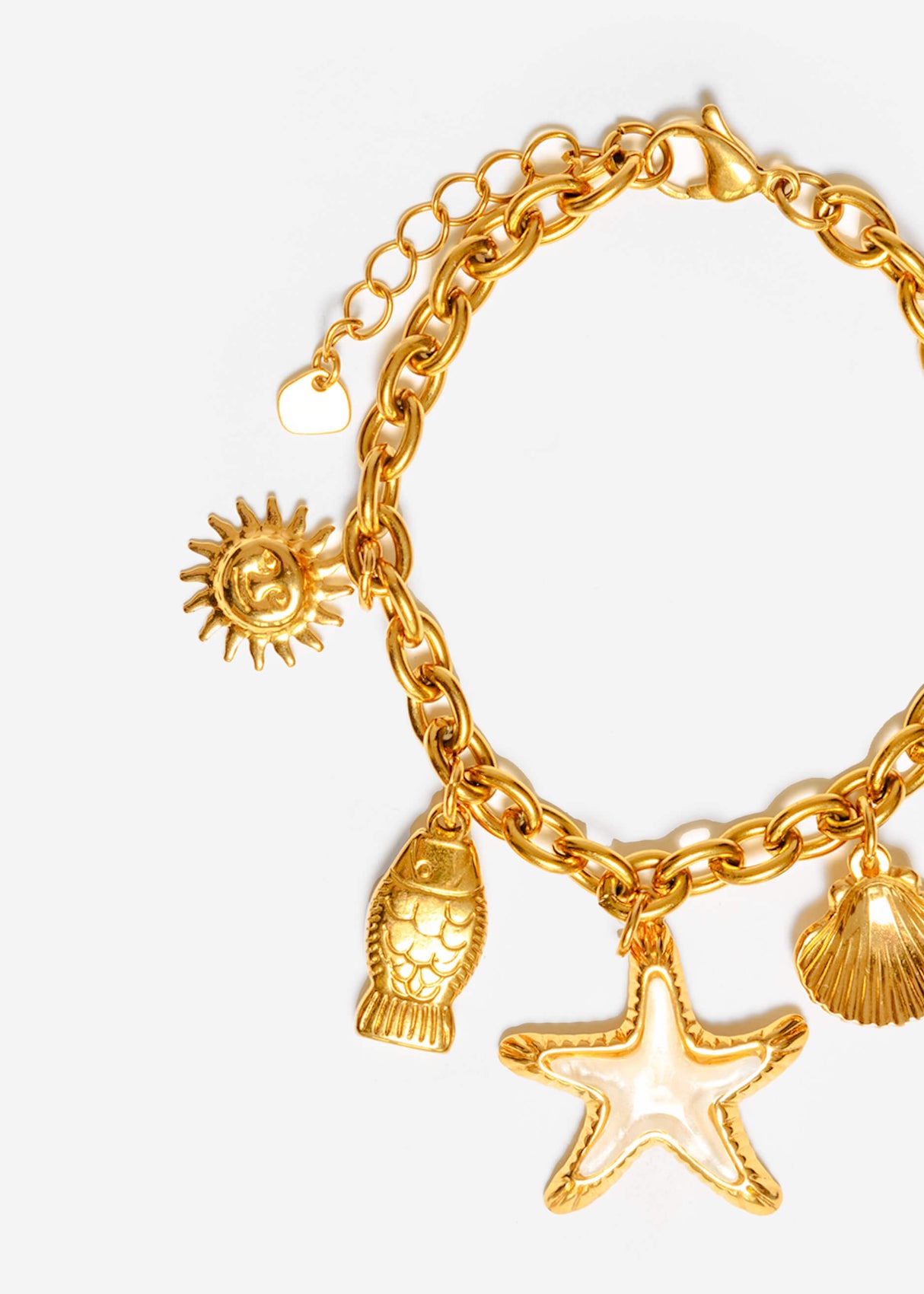 Bracelet with maritime charms - gold