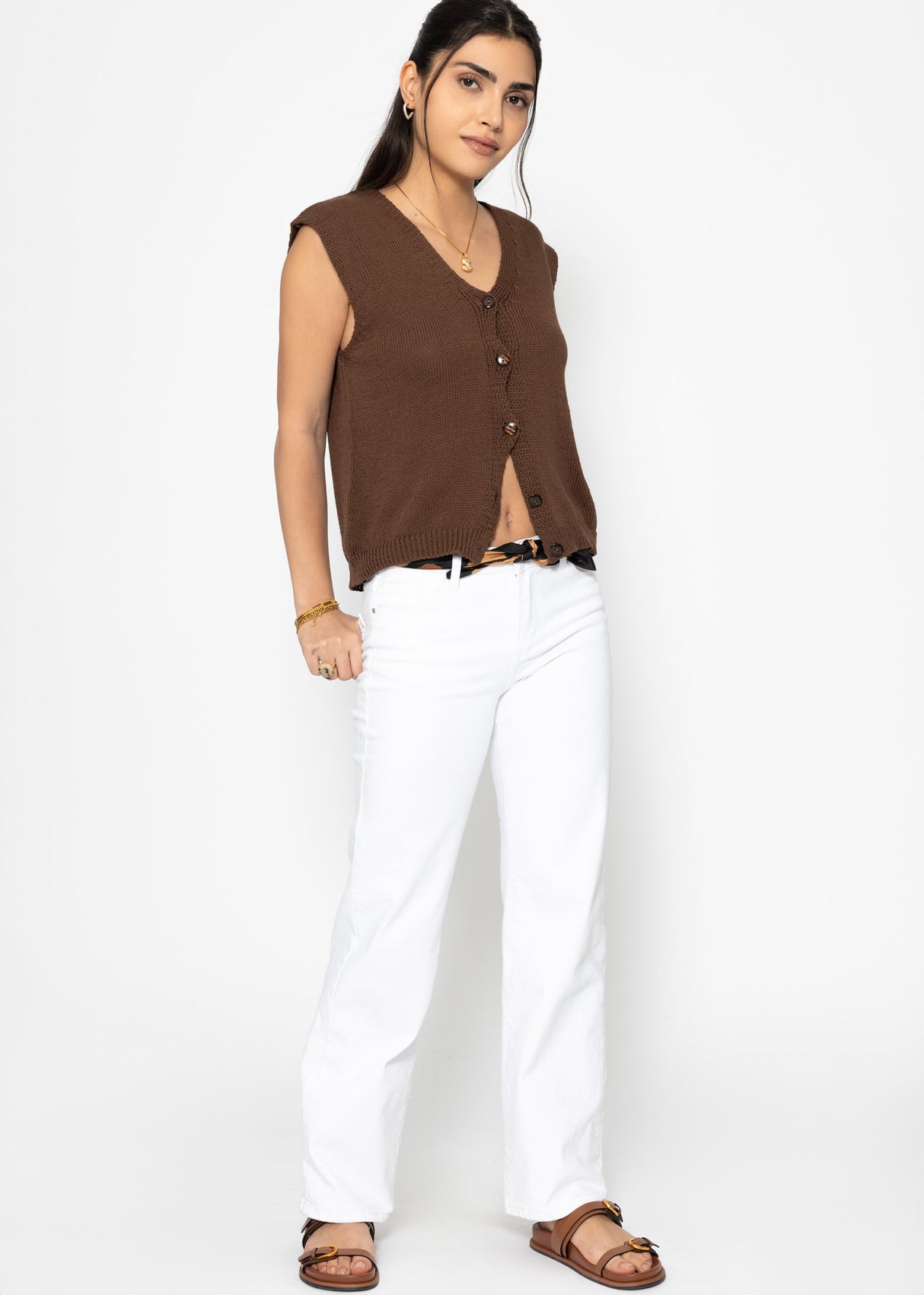 Sleeveless knitted vest - brown