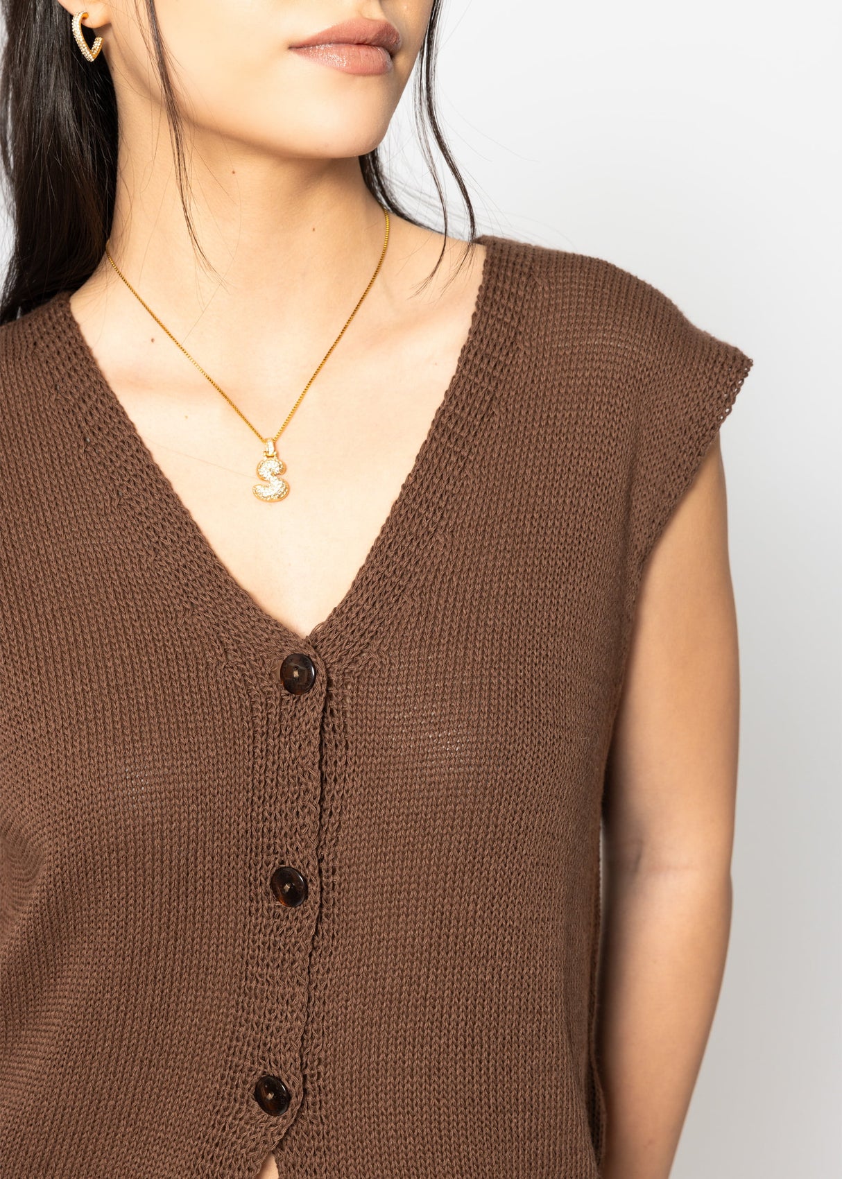 Sleeveless knitted vest - brown