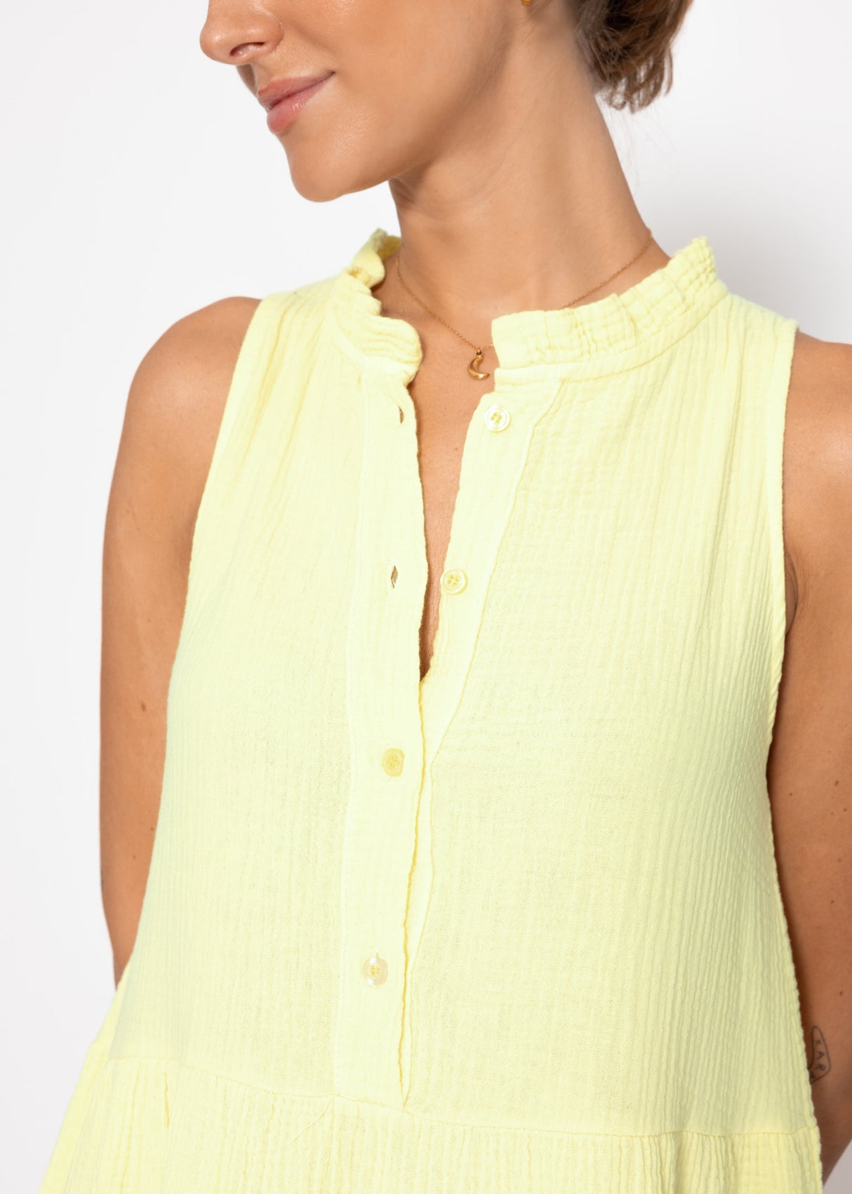 Small Musselin dress with ruffles - butter yellow