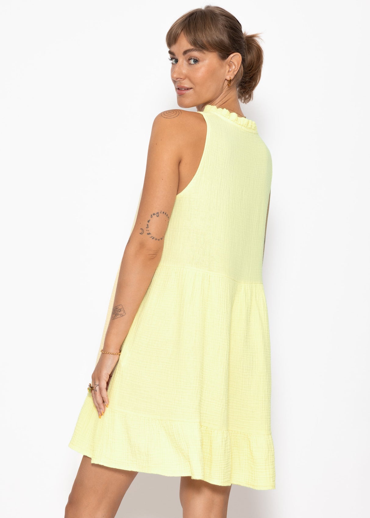 Small Musselin dress with ruffles - butter yellow