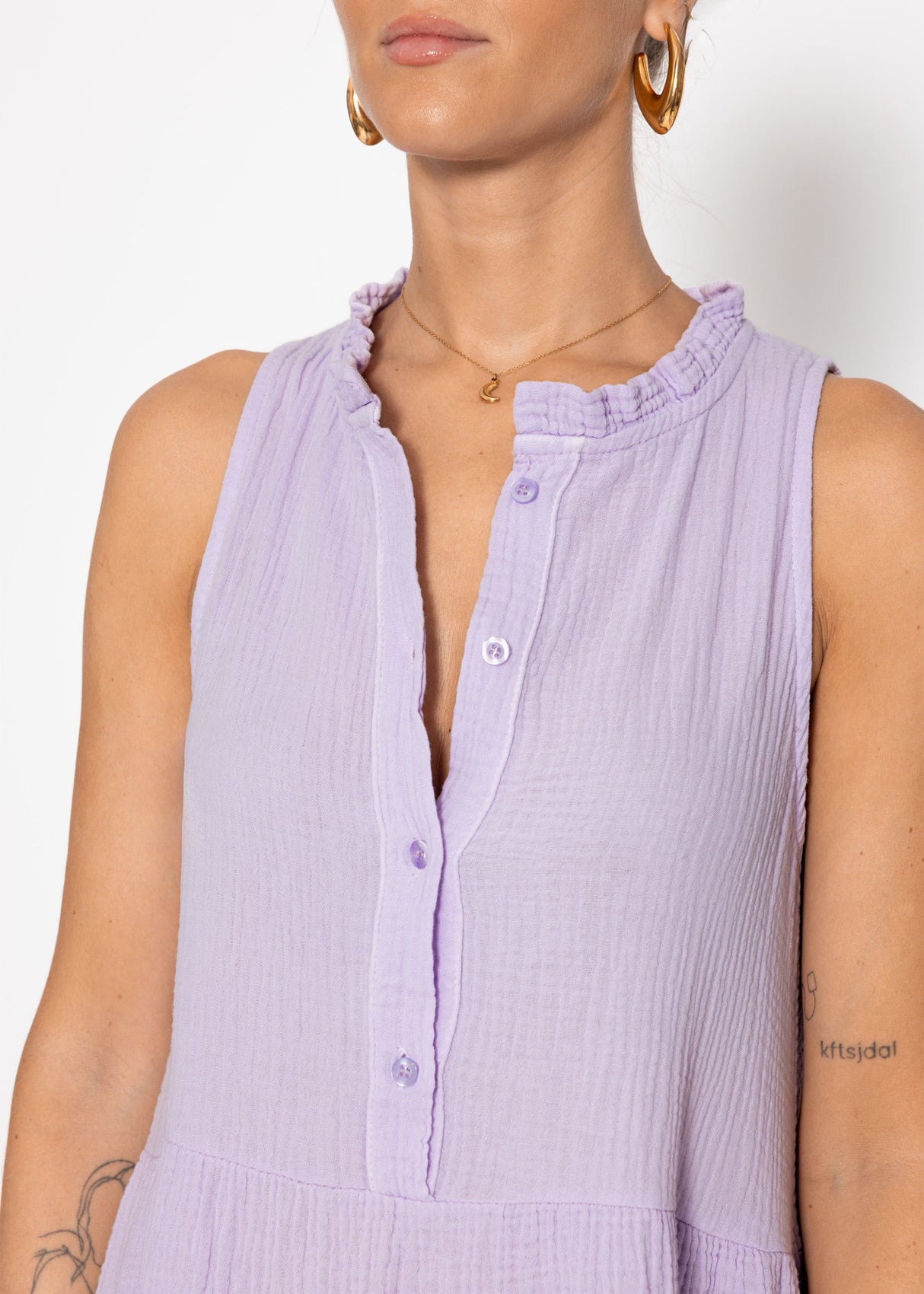 Small Musselin dress with ruffles - lilac