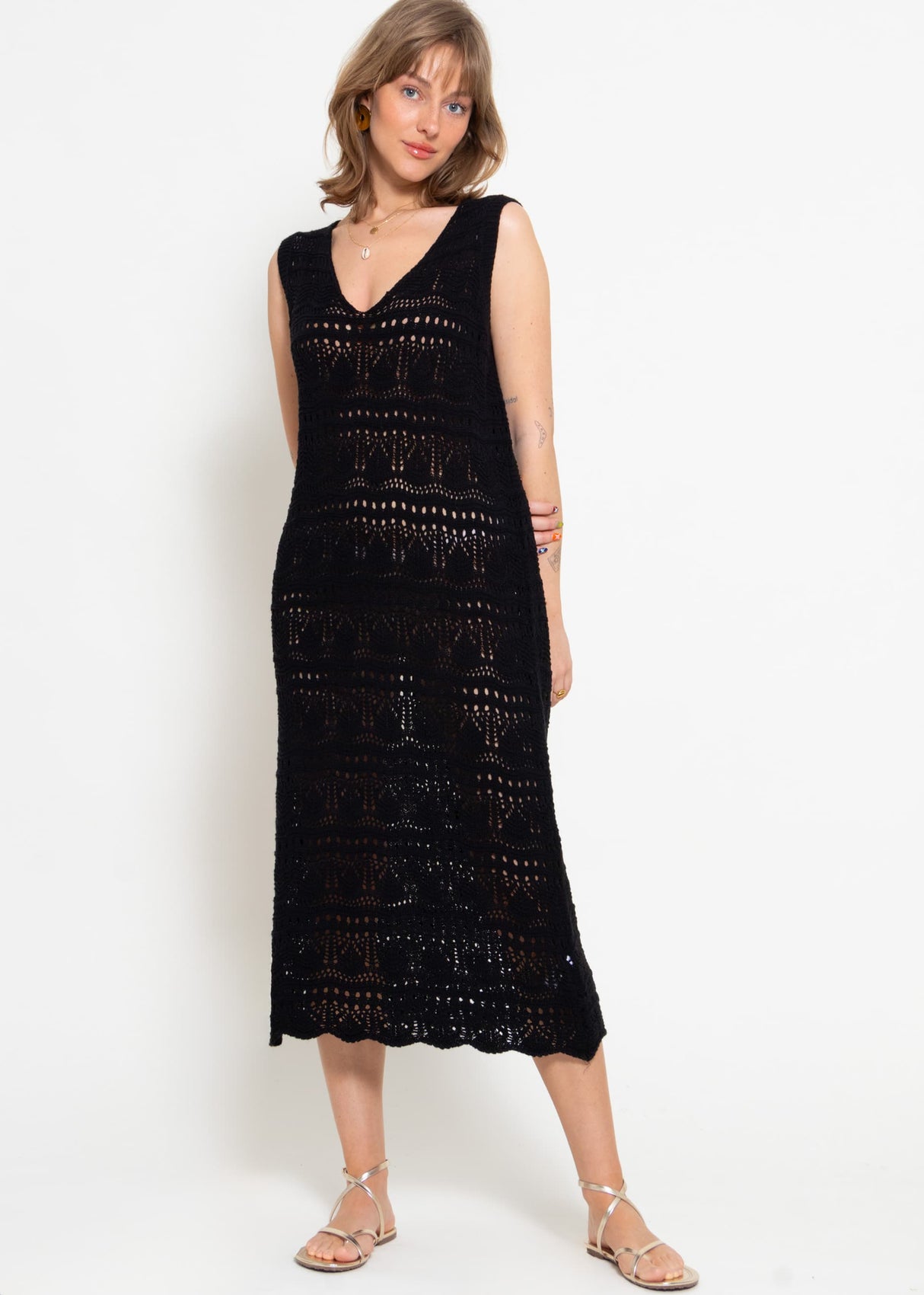 Sleeveless knitted dress with textured pattern - black