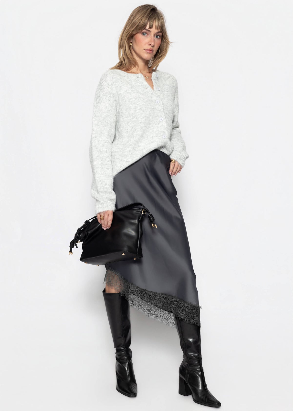 Asymmetrischer Satinrock mit Spitzenbesatz - grau