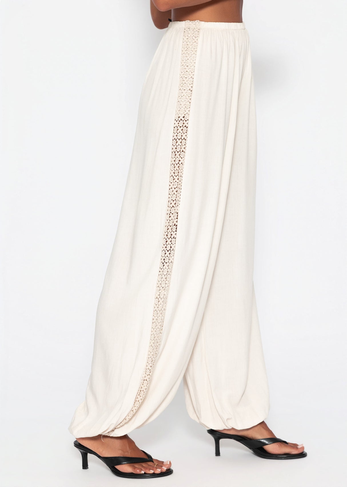 Ballonhose mit Spitzeneinsätzen - beige