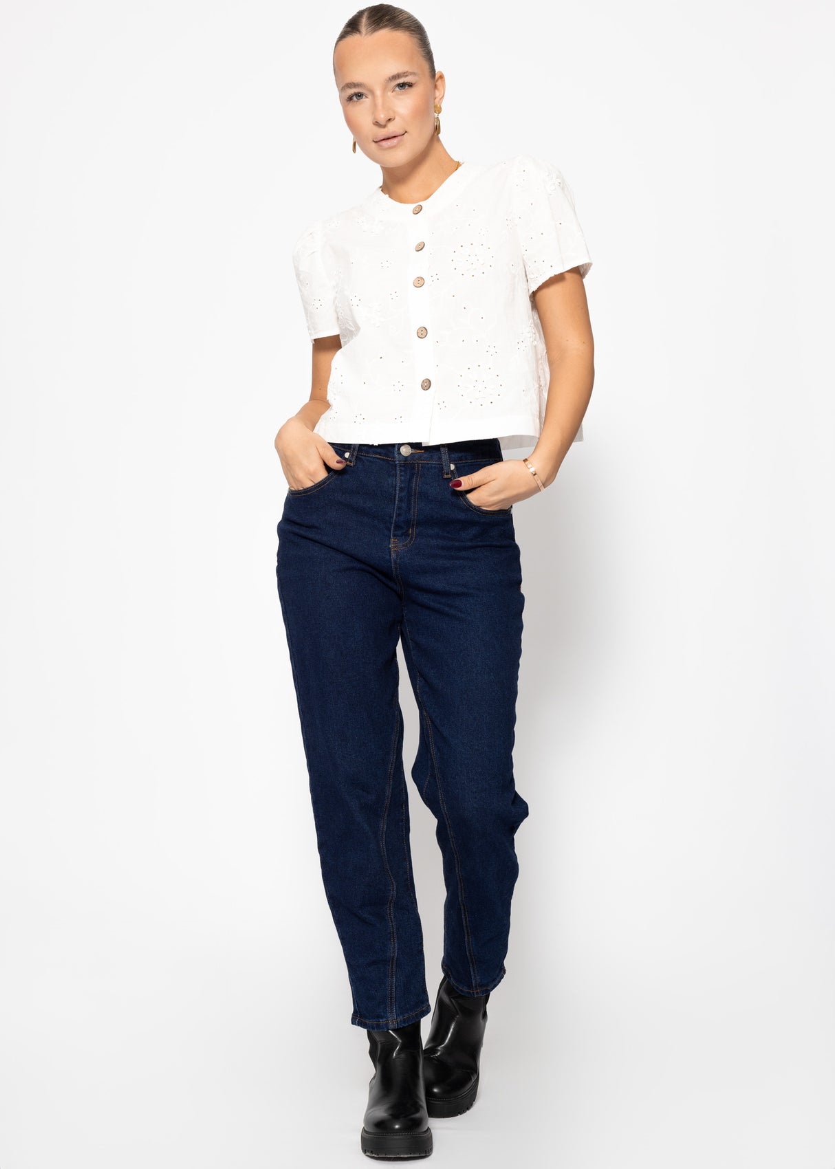 Blouse with short sleeves and embroidery - off-white