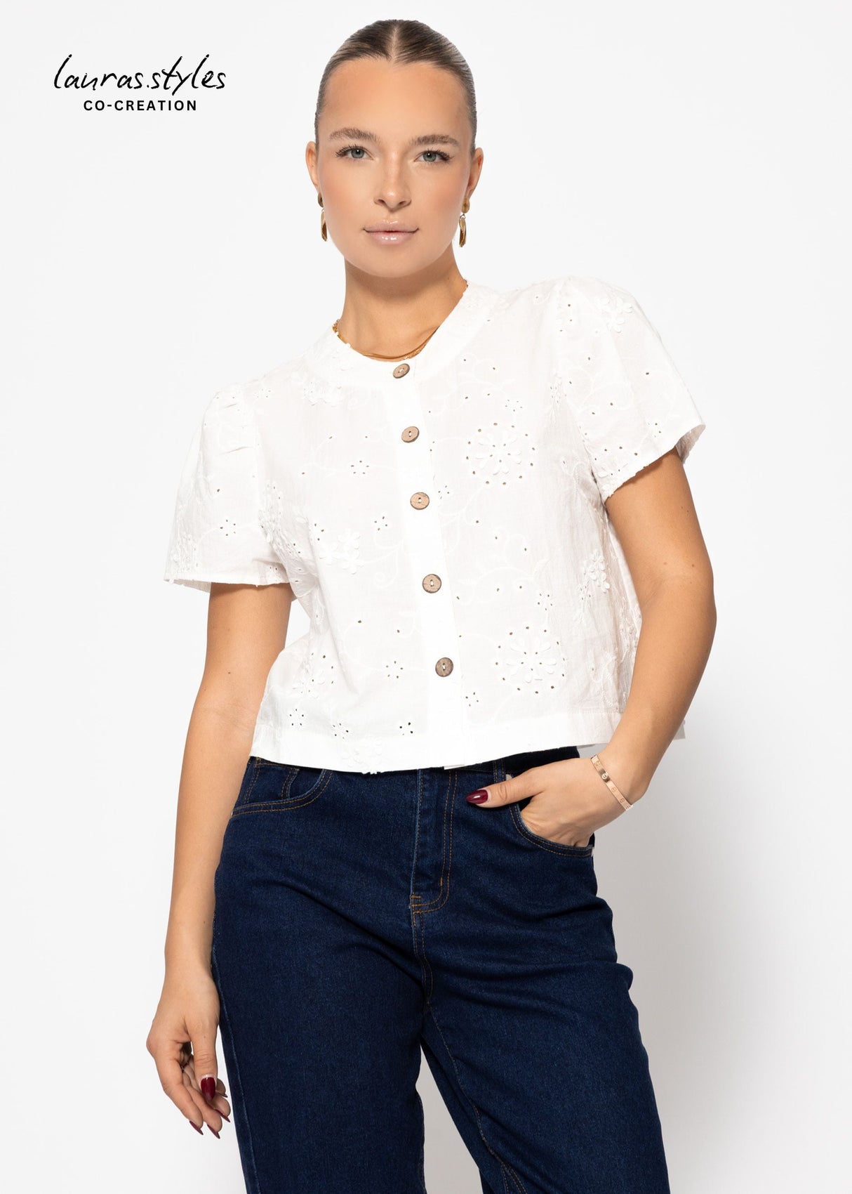 Blouse with short sleeves and embroidery - off-white