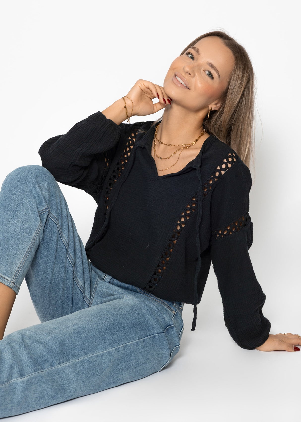 Bluse aus Musselin mit Spitzeneinsatz - schwarz