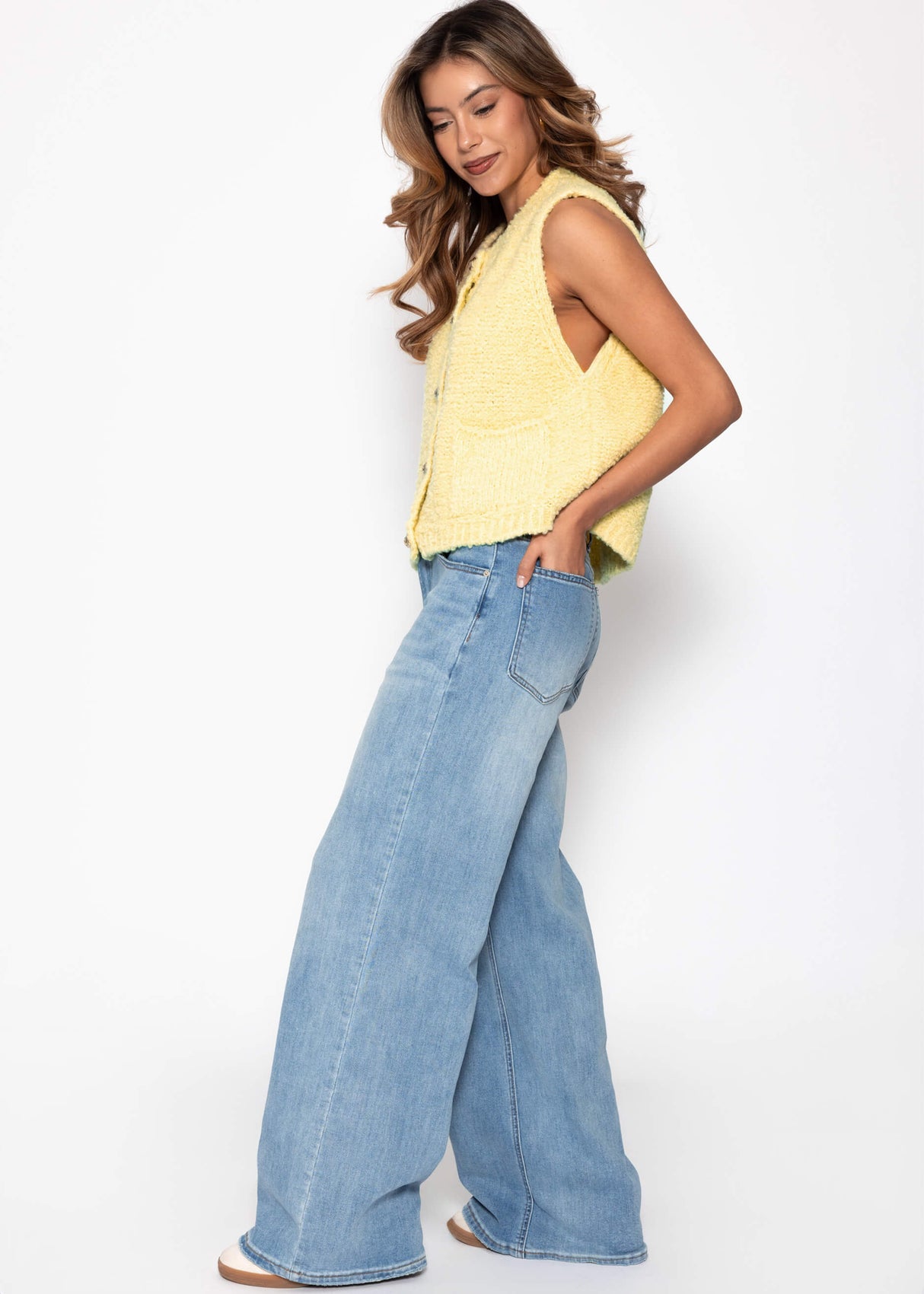 Bouclé vest with pockets - butter yellow