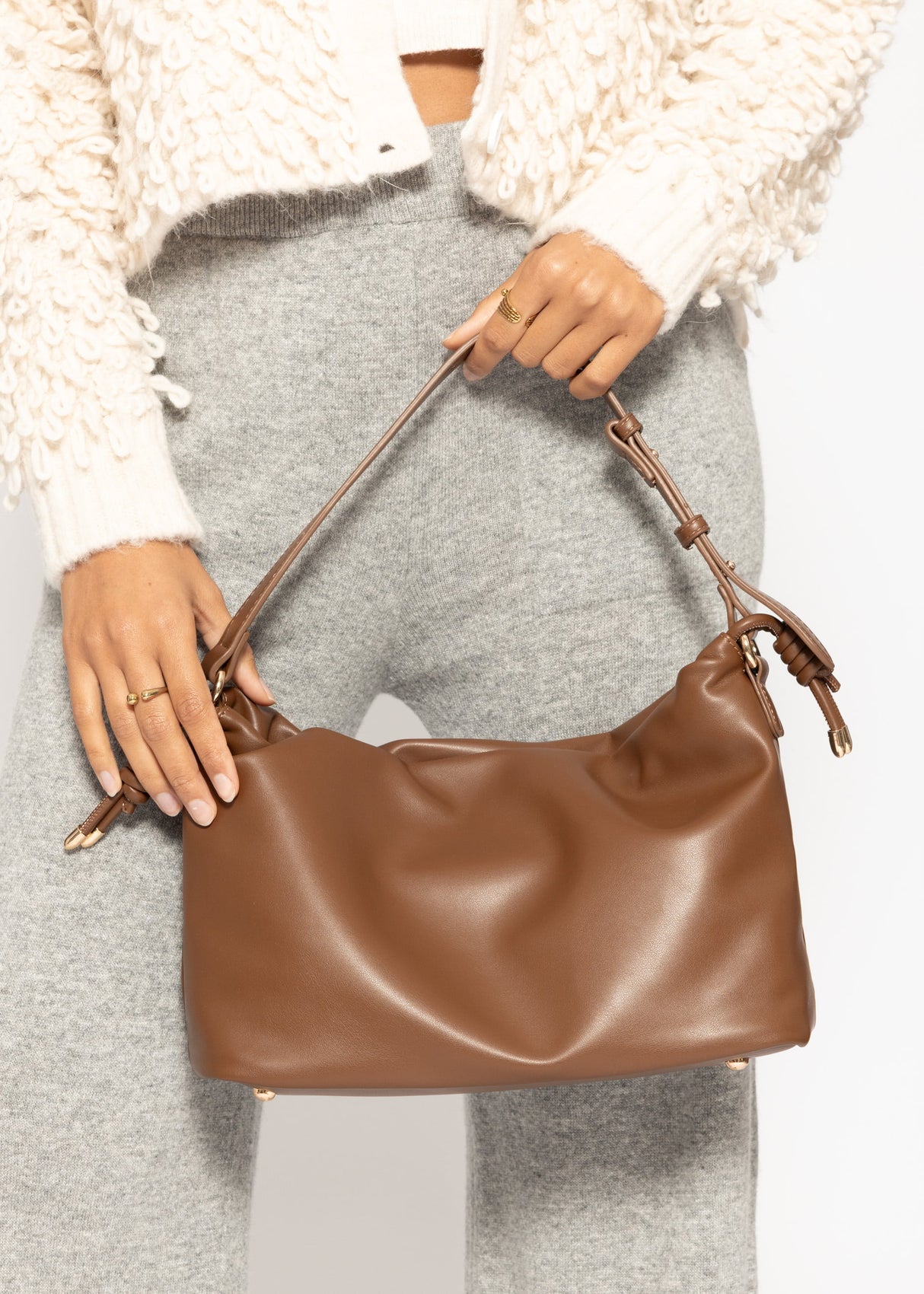 Bucket bag made of synthetic leather - brown