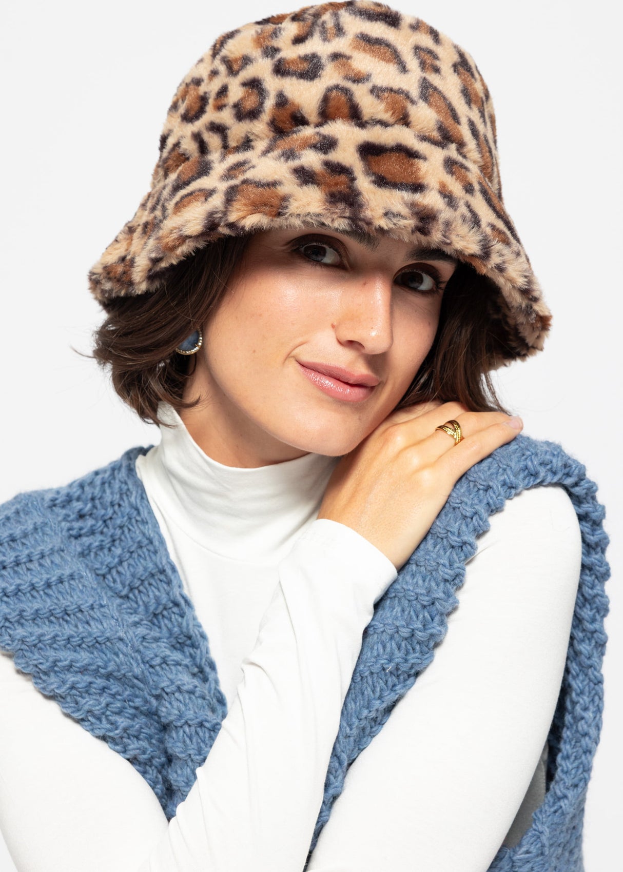 Faux fur hat with leopard print - beige