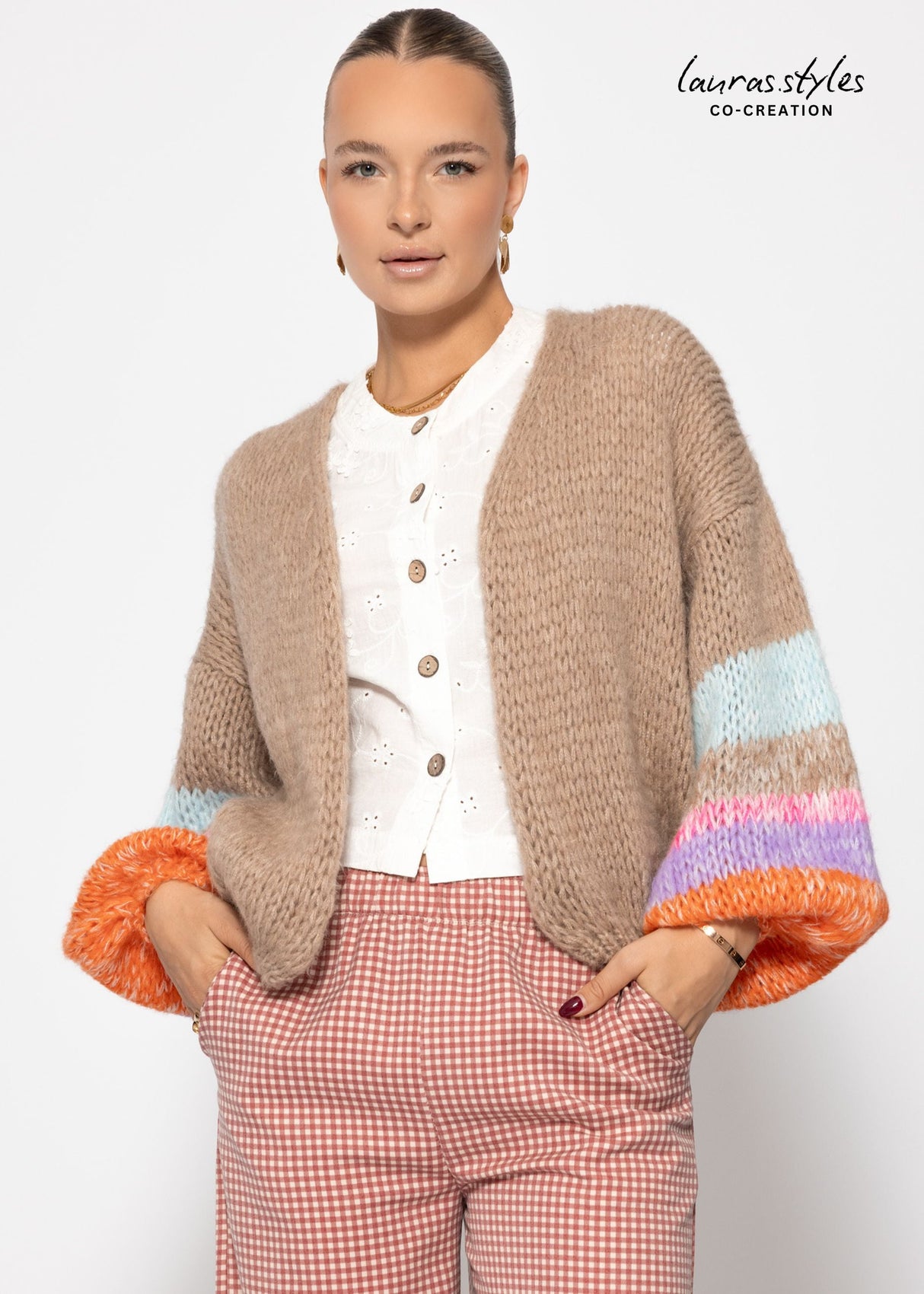 Cardigan mit bunten Statement-Ärmeln - beige