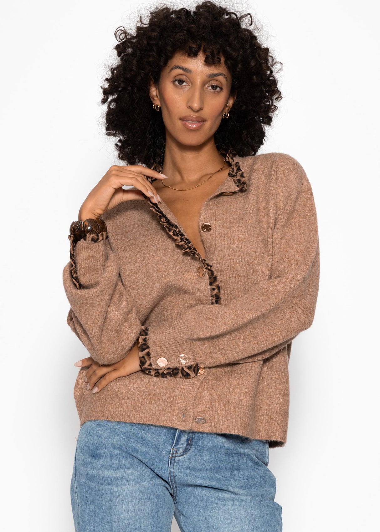 Cardigan with ruffles in leopard print - camel