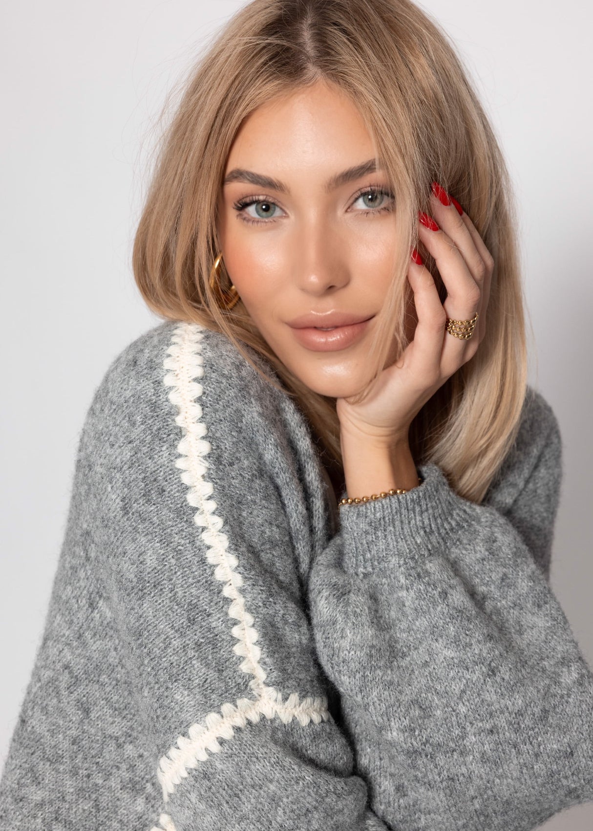 Cardigan with decorative stitching - gray