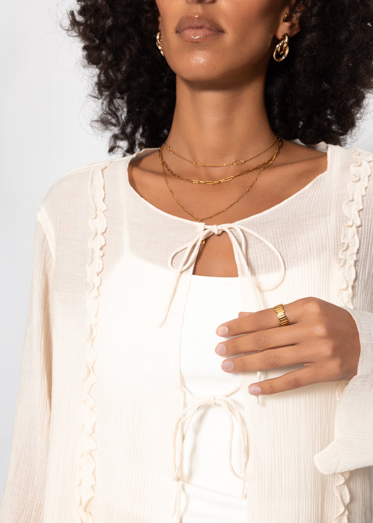 Chiffon Bluse mit Schleifenverschluss - hellbeige