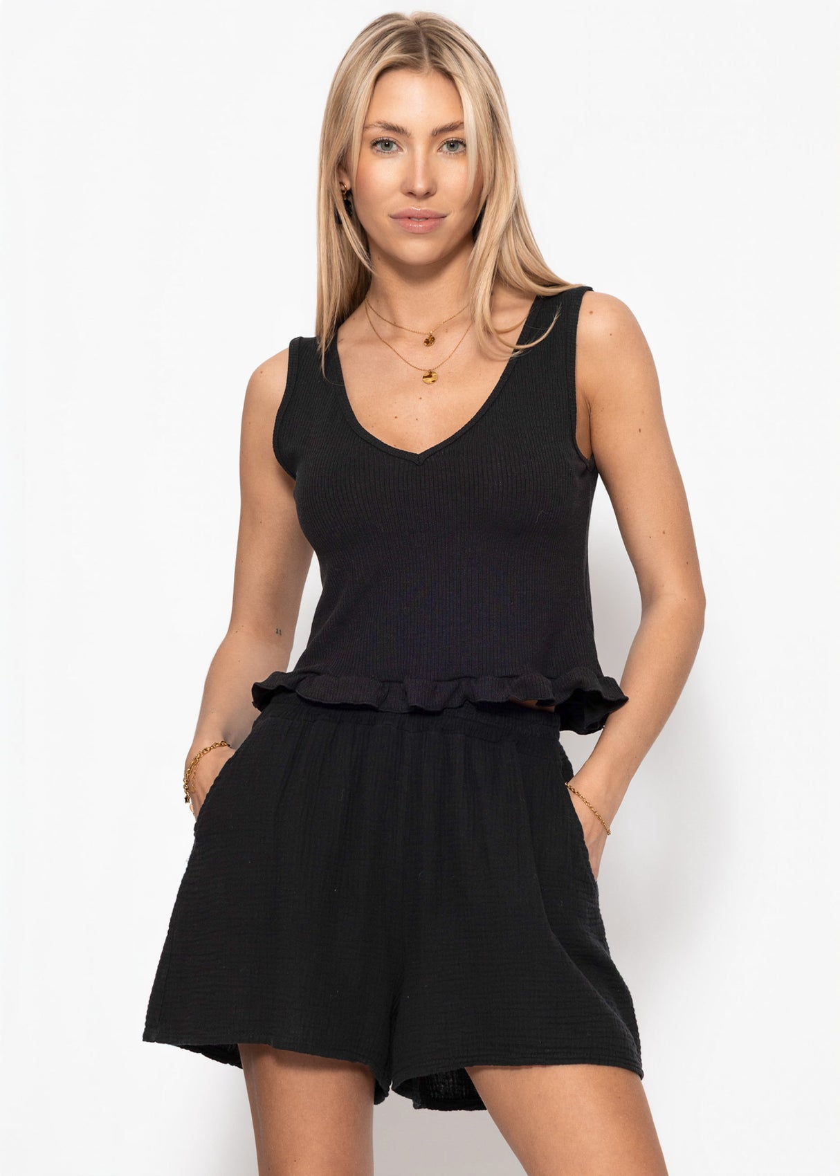 Top with ruffles - black