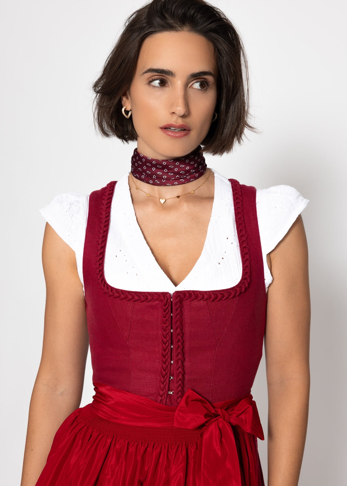 Dirndl blouse made of muslin with eyelet embroidery - white