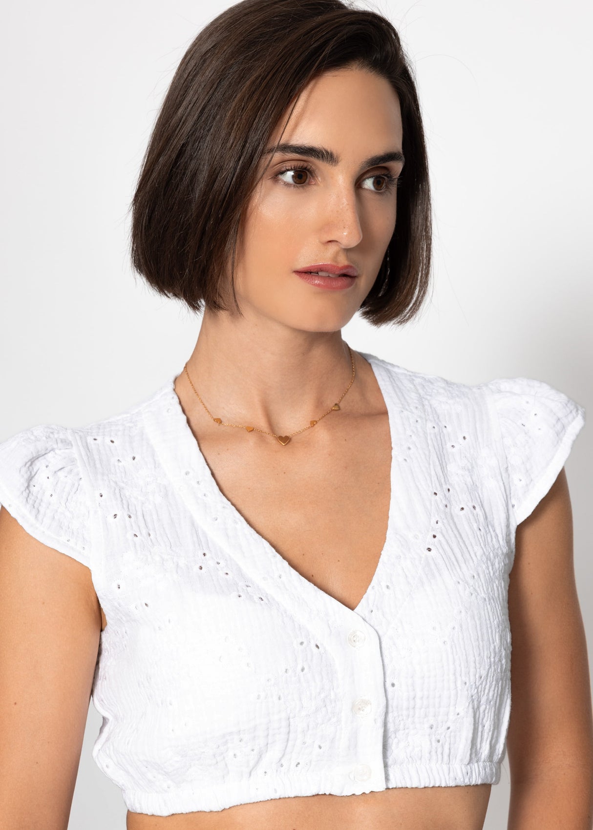 Dirndl blouse made of muslin with eyelet embroidery - white