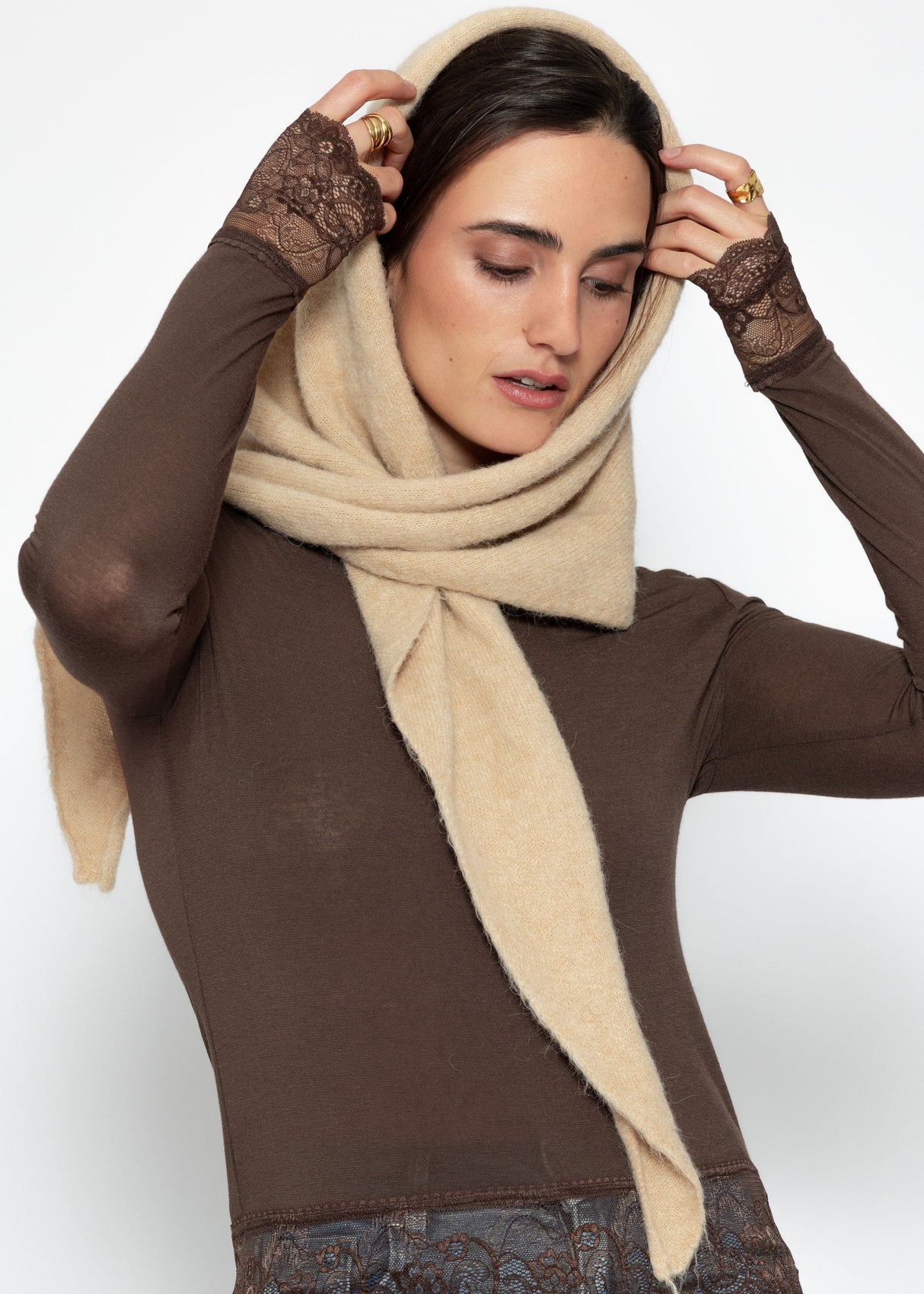 Triangular scarf - beige