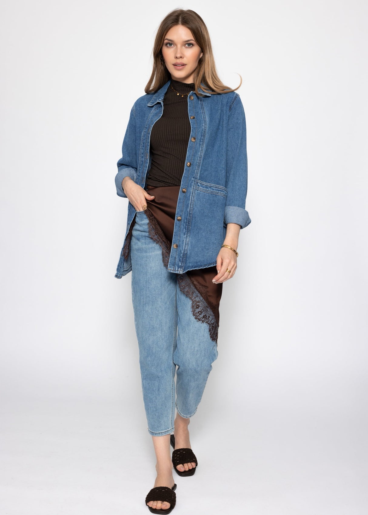 Dreieckstuch mit Spitzenborte - braun