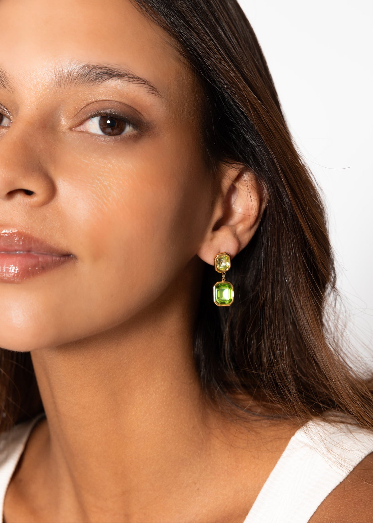 Elegant earrings with green gemstones - gold