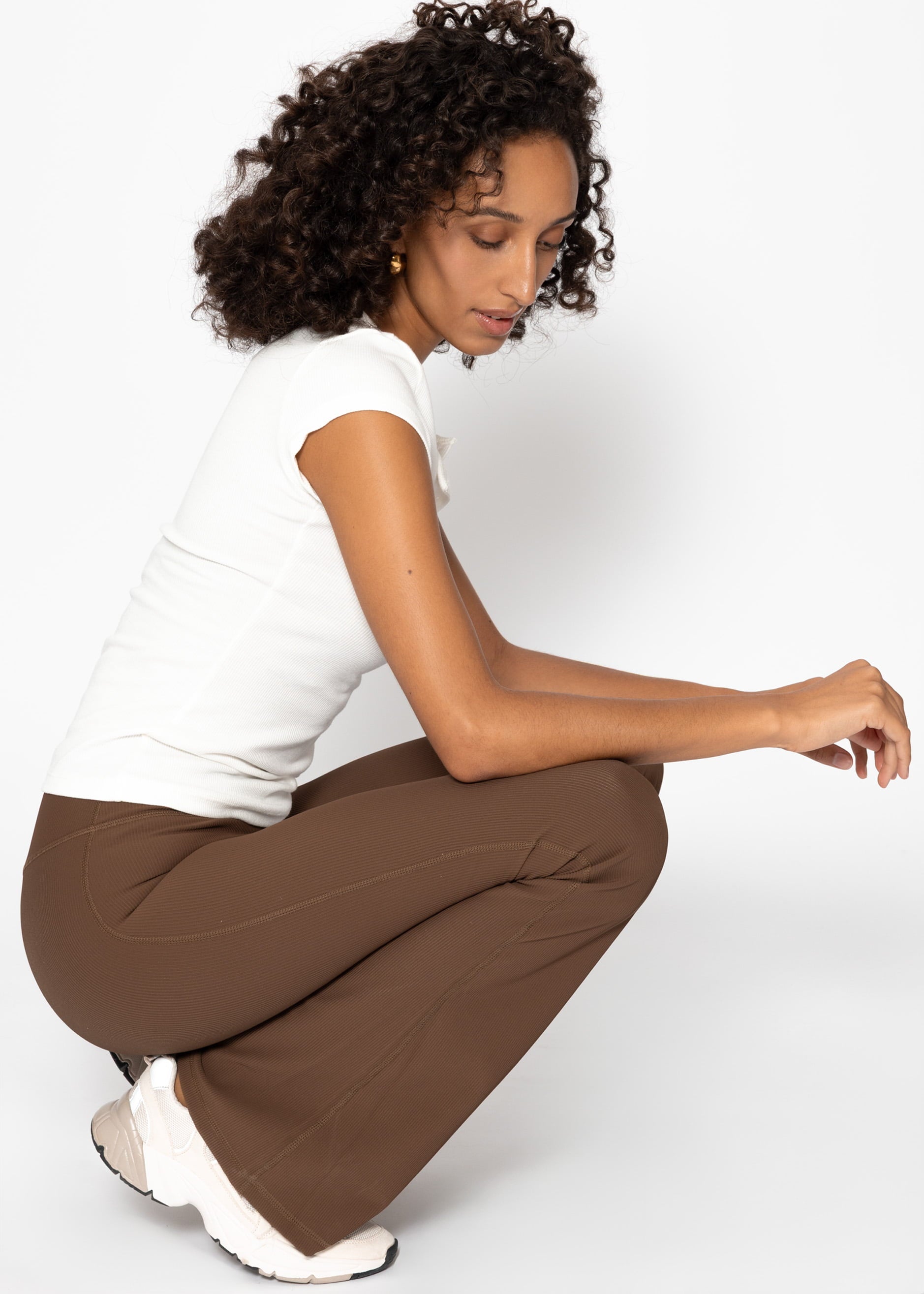 Flare leggings with ribbed structure - brown