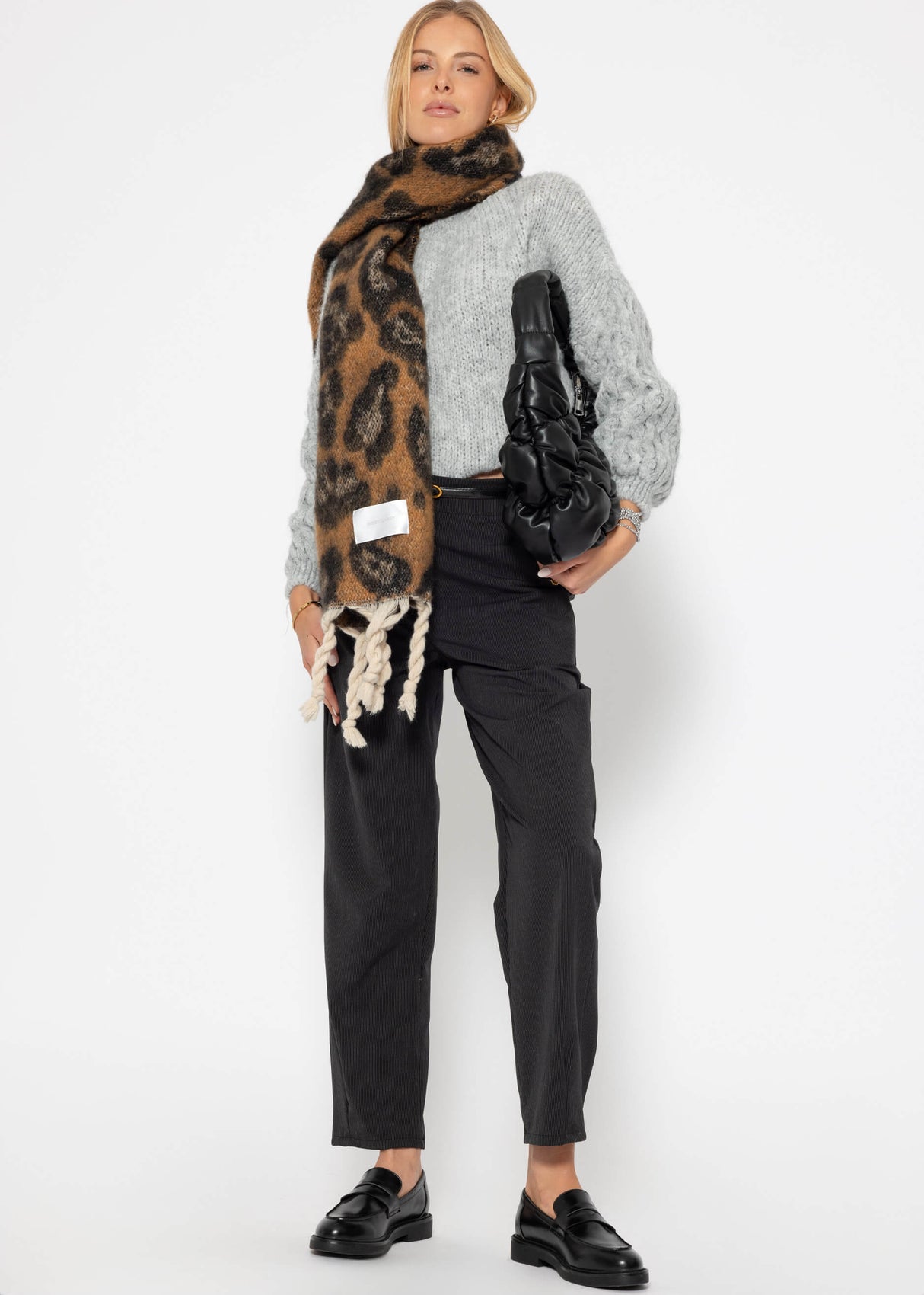 Fluffy knitted sweater - light grey