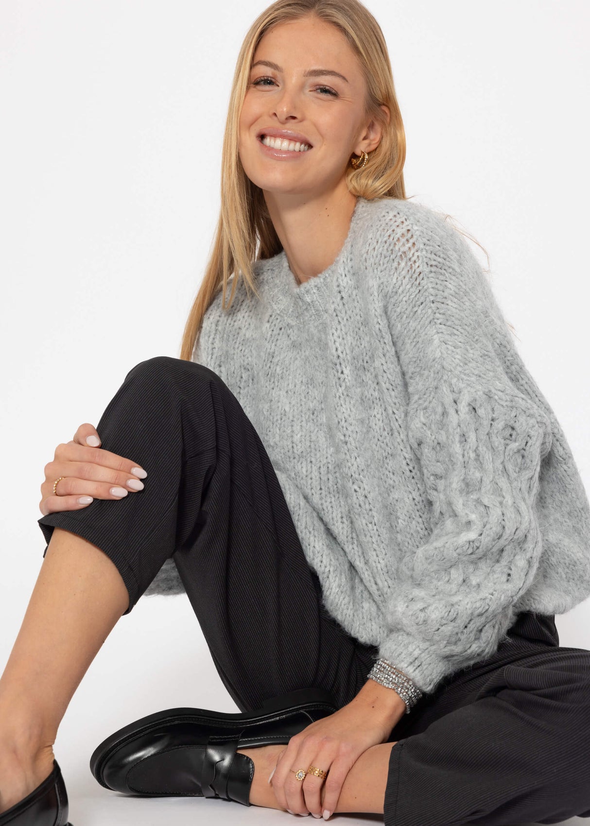 Fluffy knitted sweater - light grey