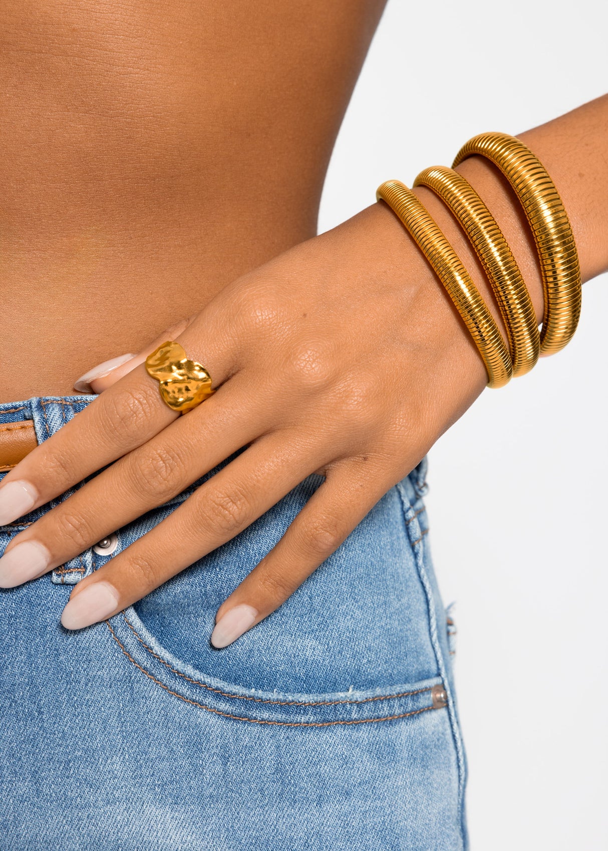 Grooved bracelet, medium - gold