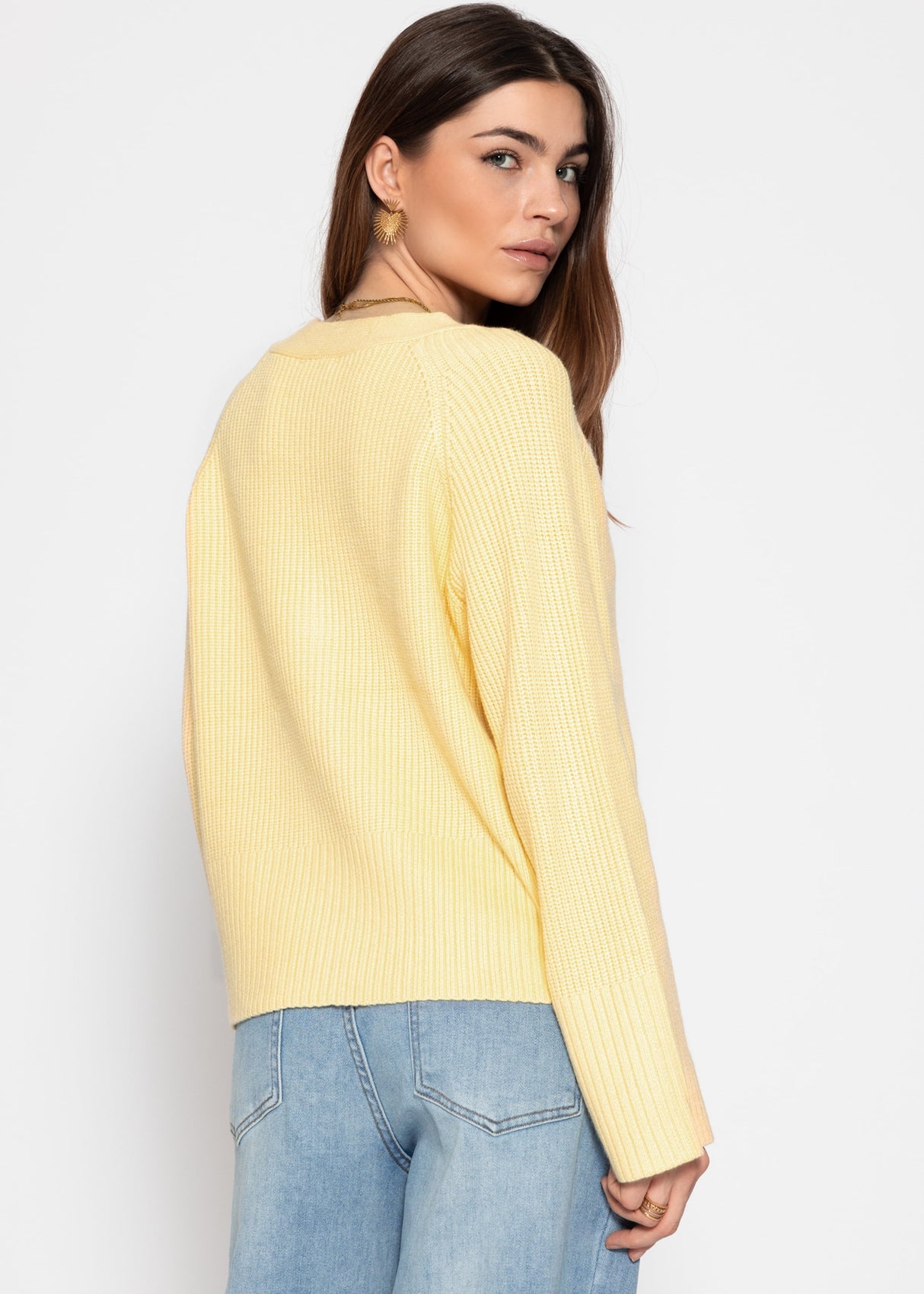 Gerippter Cardigan mit V-Ausschnitt - buttergelb
