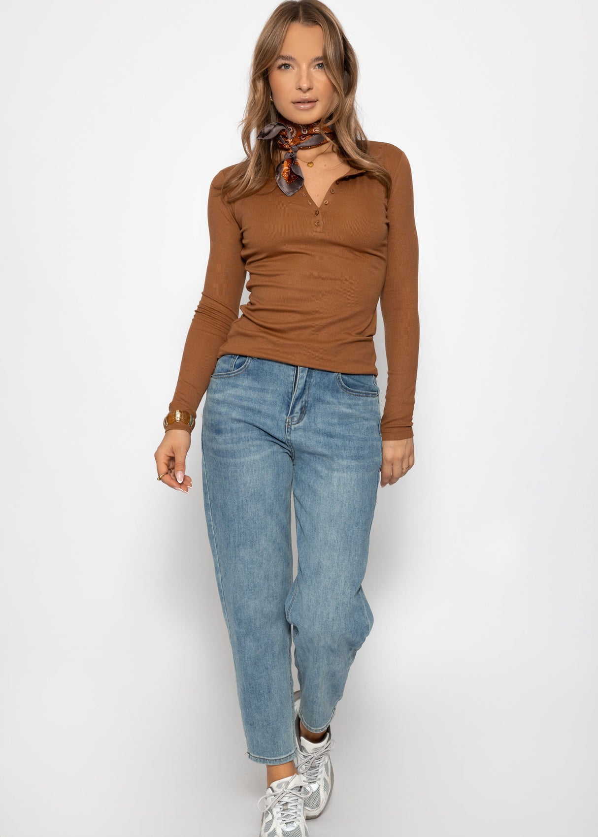 Ribbed long-sleeved shirt with button placket - brown