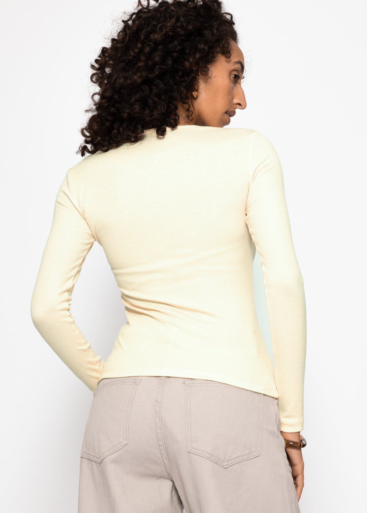 Geripptes Langarmshirt mit Knopfleiste - buttergelb