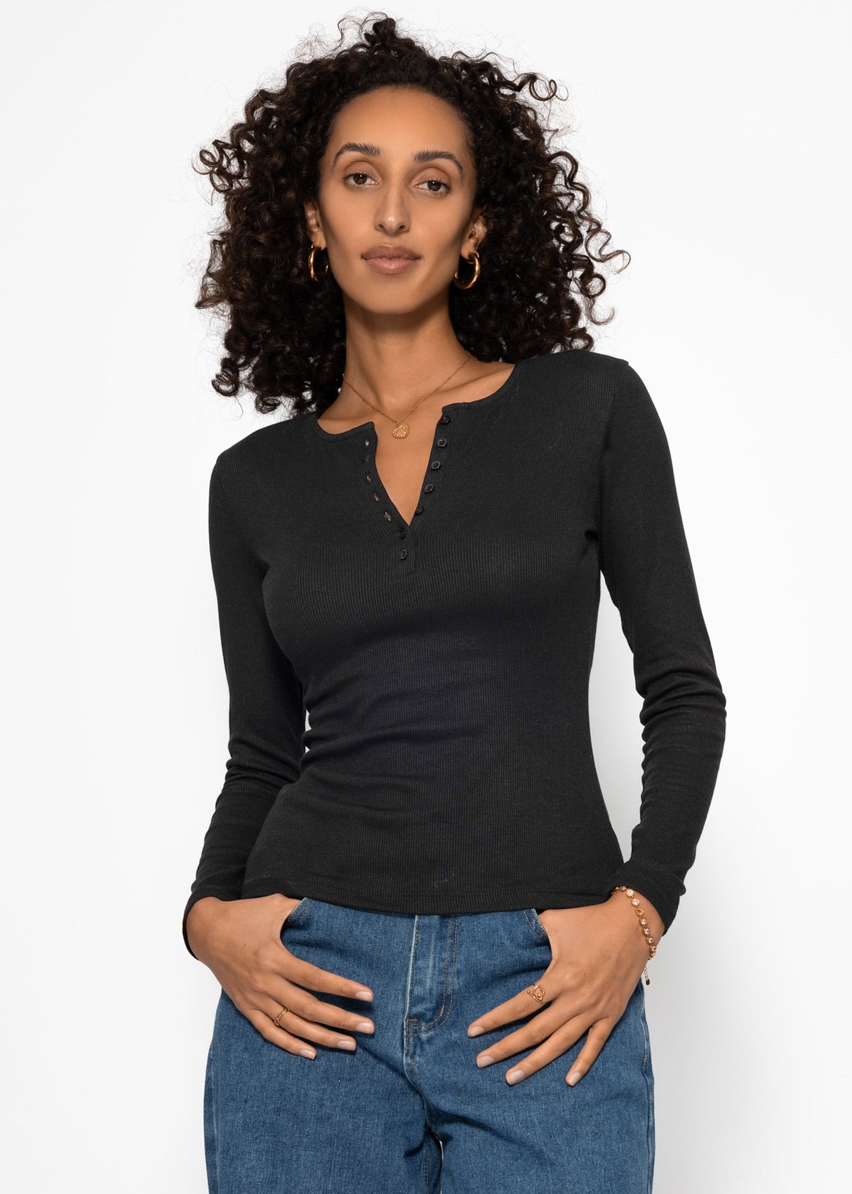 Geripptes Langarmshirt mit Knopfleiste - schwarz