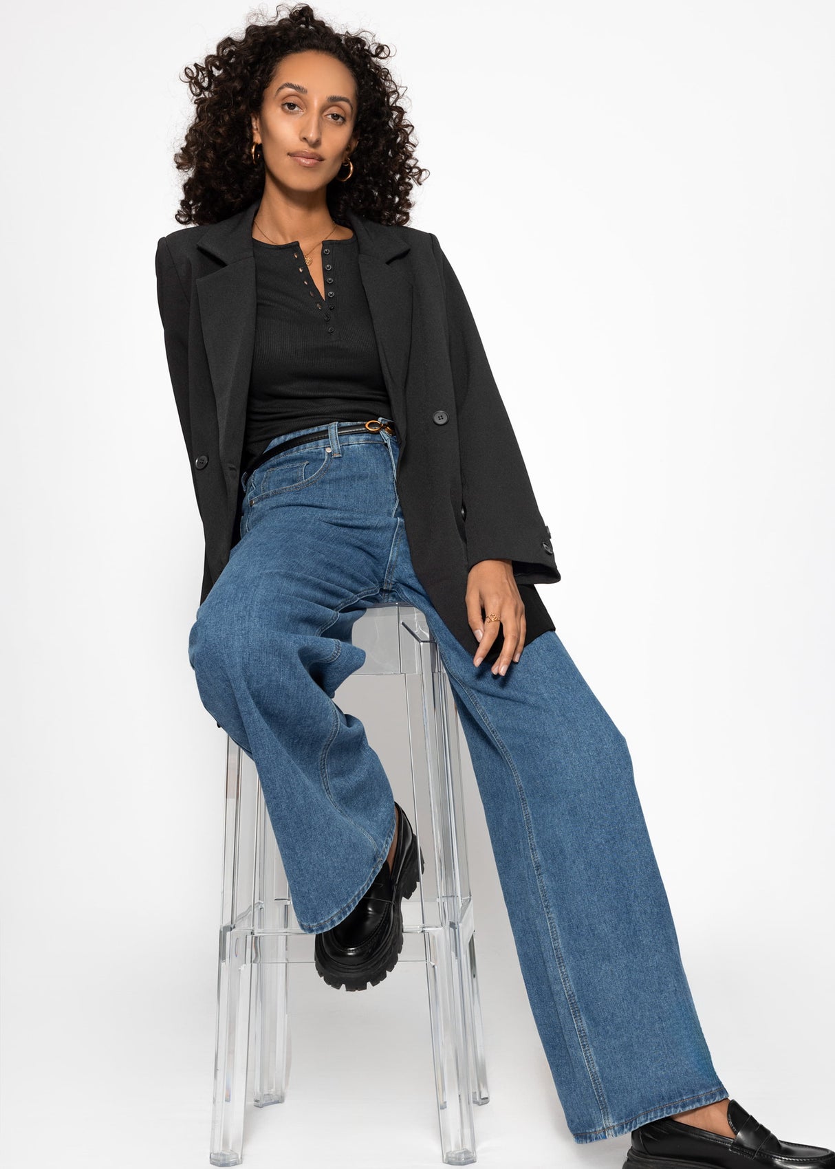 Geripptes Langarmshirt mit Knopfleiste - schwarz