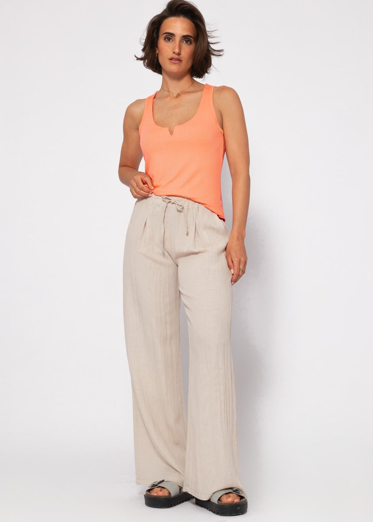 Ribbed V-neck top - peach