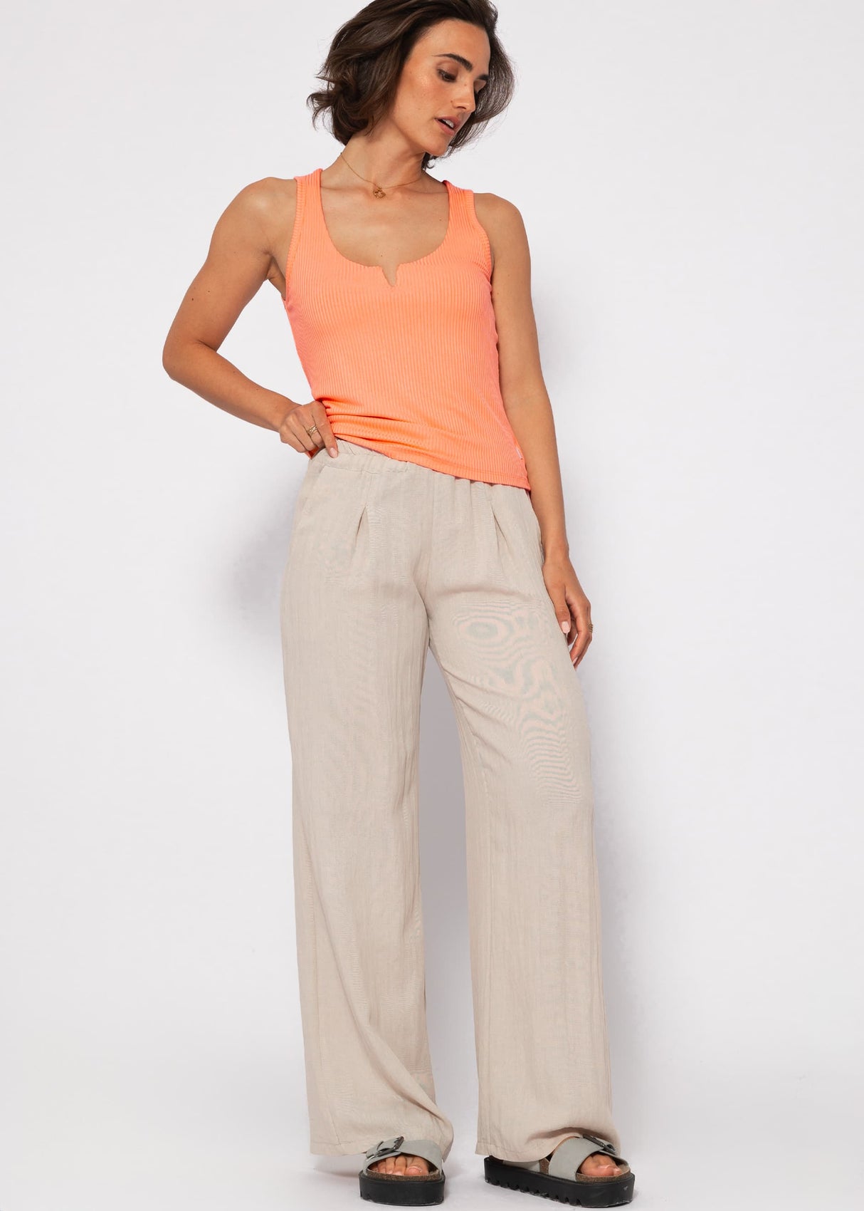Ribbed V-neck top - peach