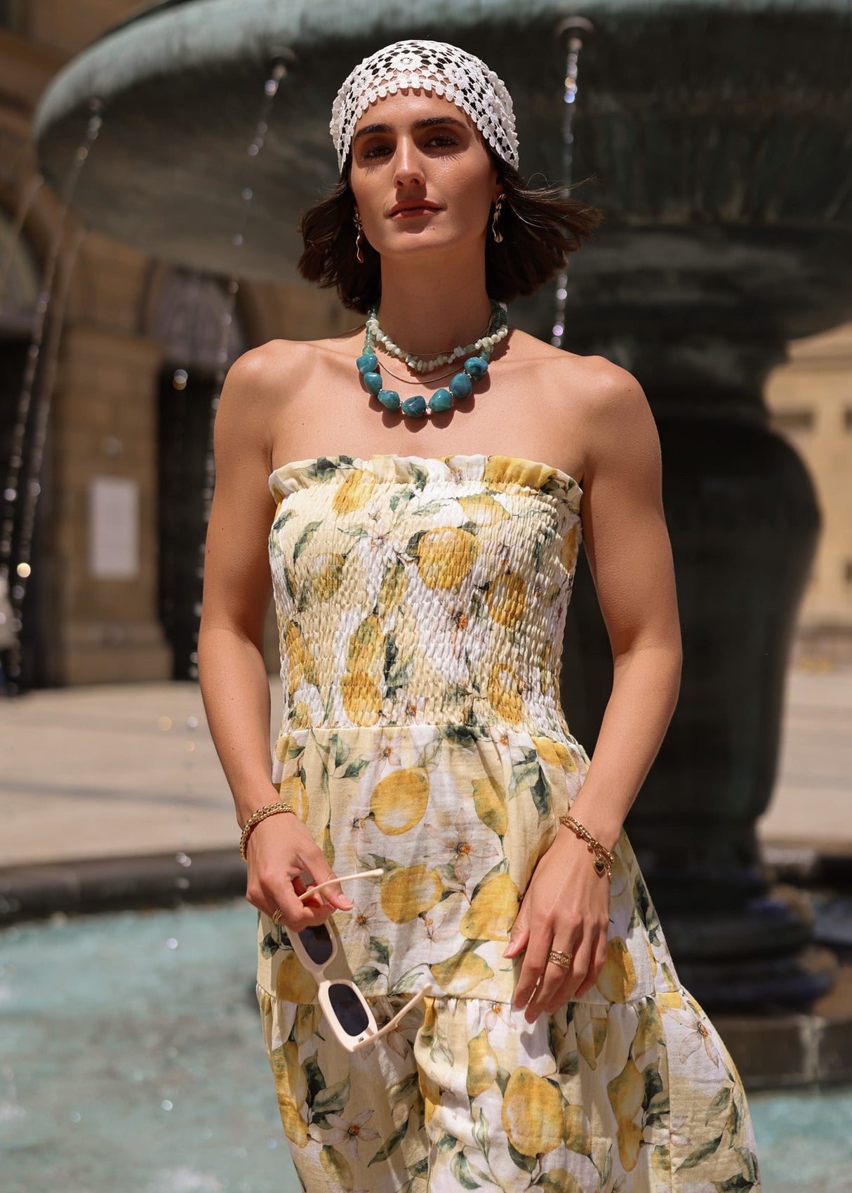 Gesmoktes Bandeau Kleid mit Lemon-Print - gelb
