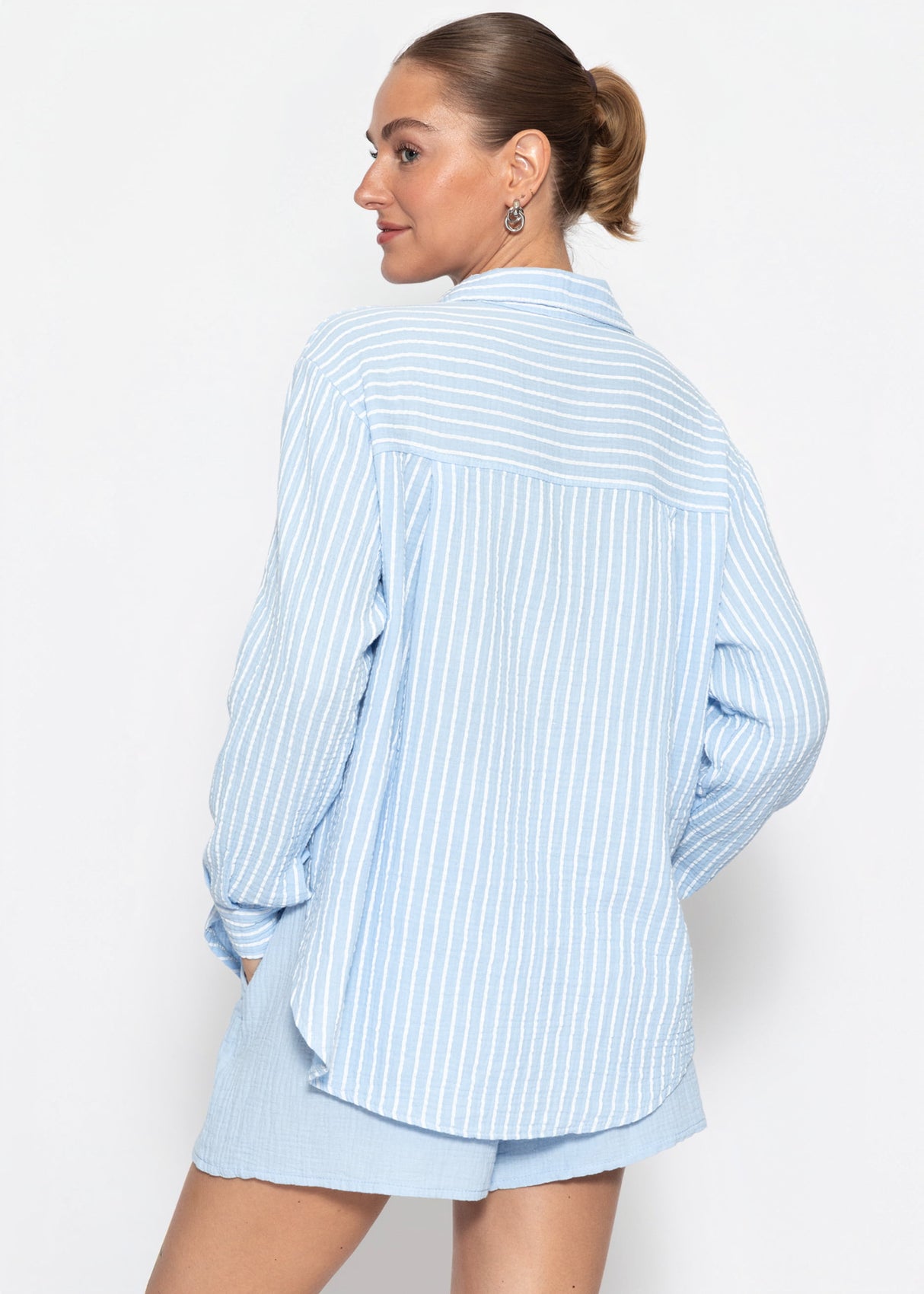 Gestreifte Musselin Hemdbluse - hellblau