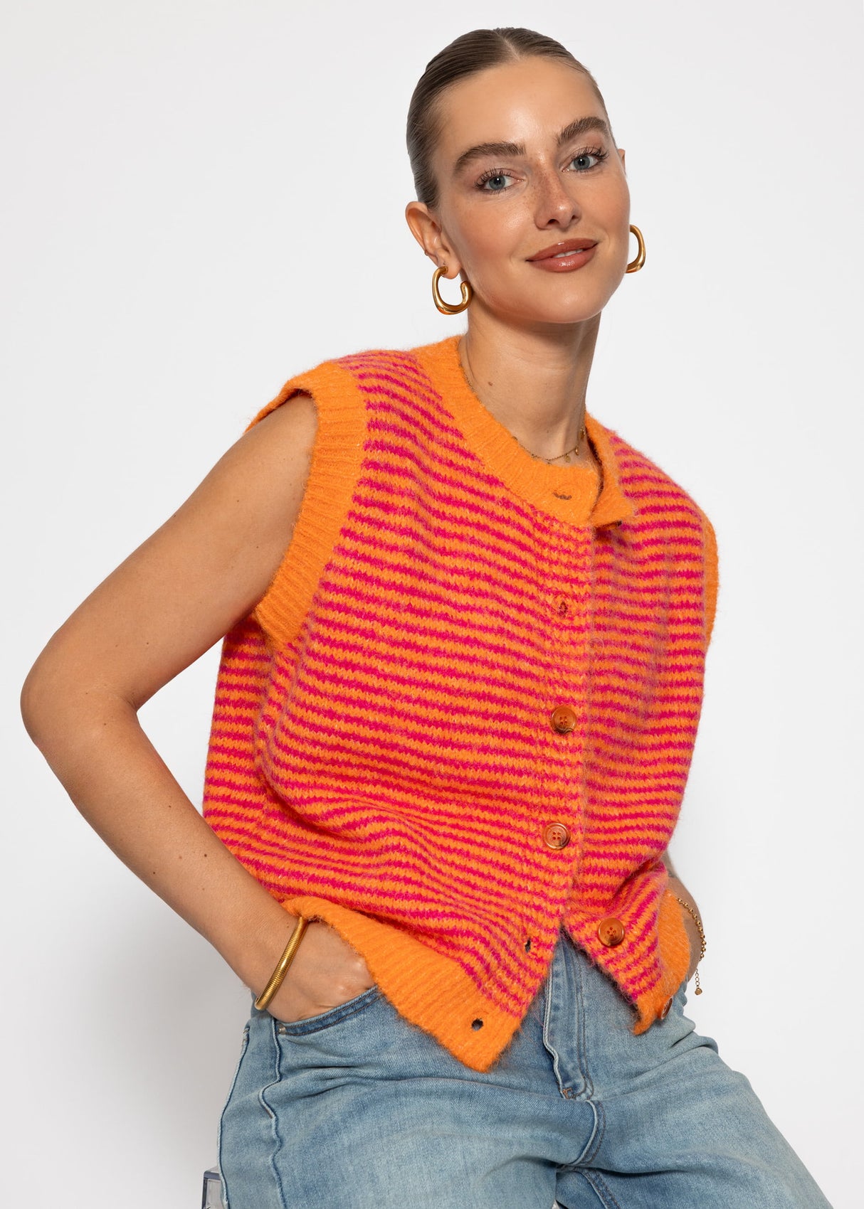 Gestreifte Strickweste - orange