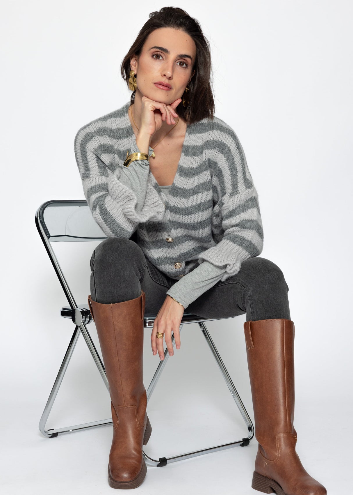 Gestreifter Cardigan mit 3/4-Ärmeln - grau