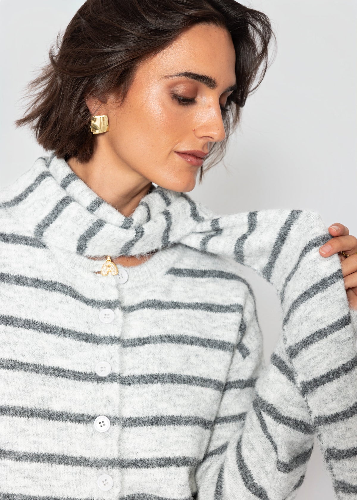 Gestreifter Cardigan mit Schal - grau - SASSYCLASSY