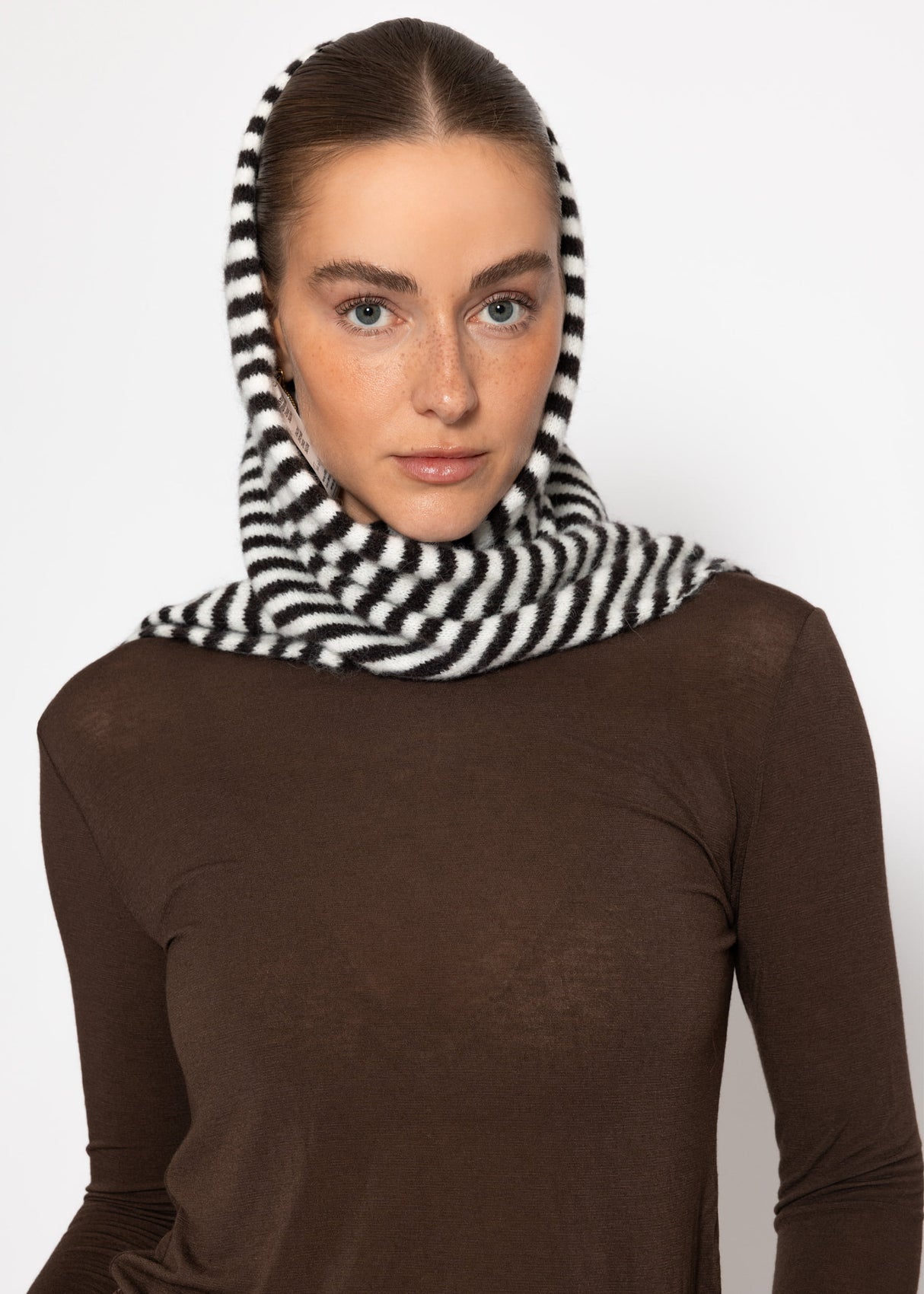 Striped triangular scarf - brown-off-white