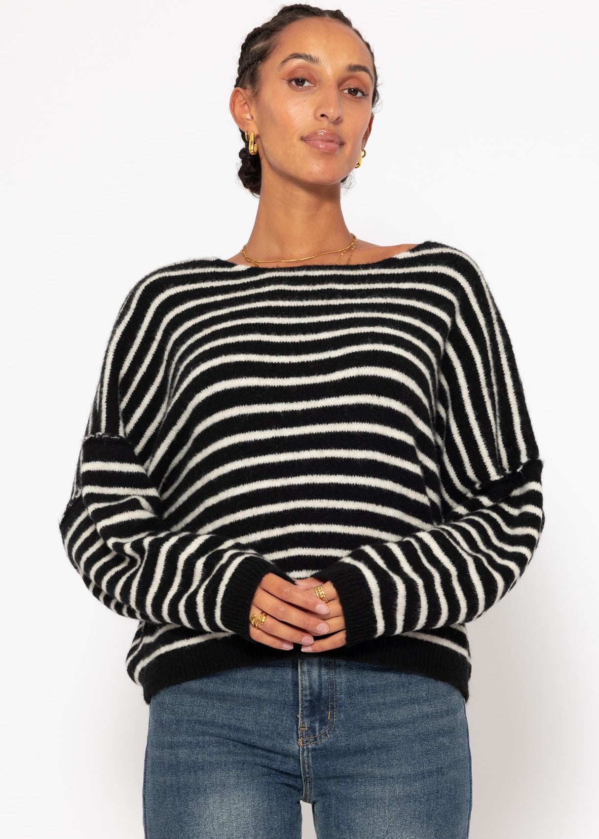Striped oversize sweater with back seam - black -offshite