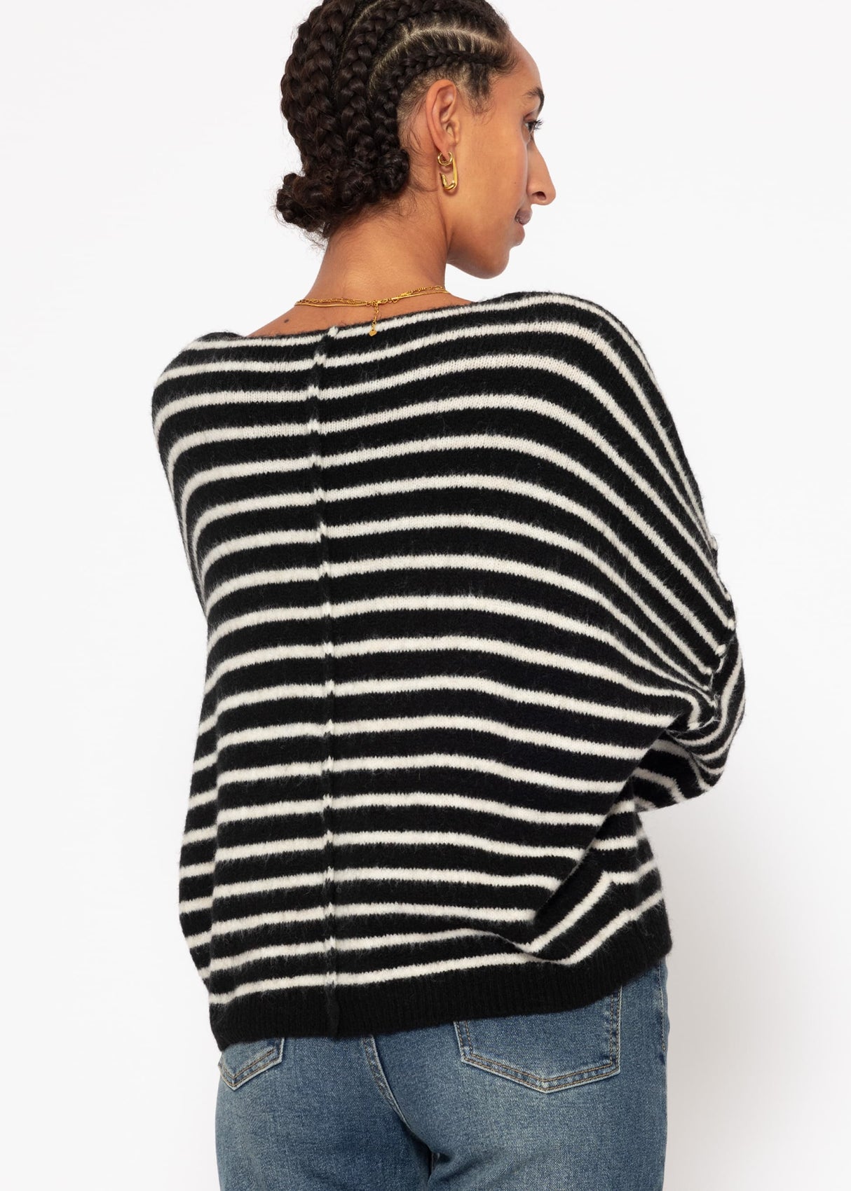 Striped oversize sweater with back seam - black -offshite
