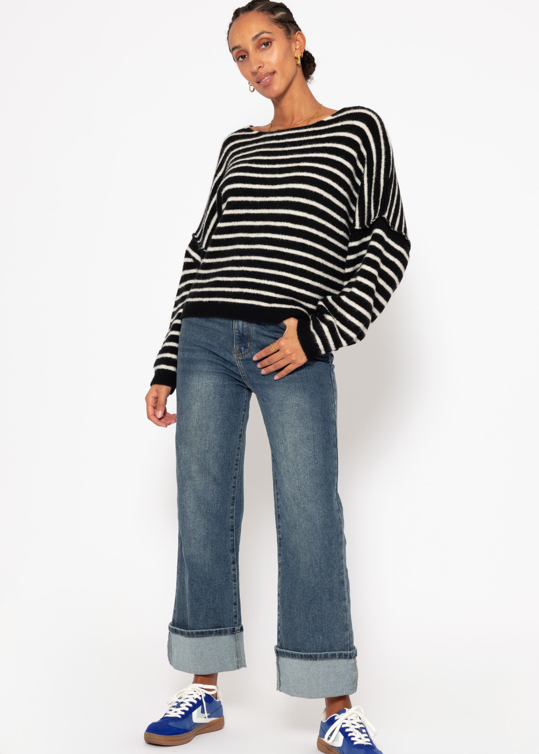 Striped oversize sweater with back seam - black -offshite