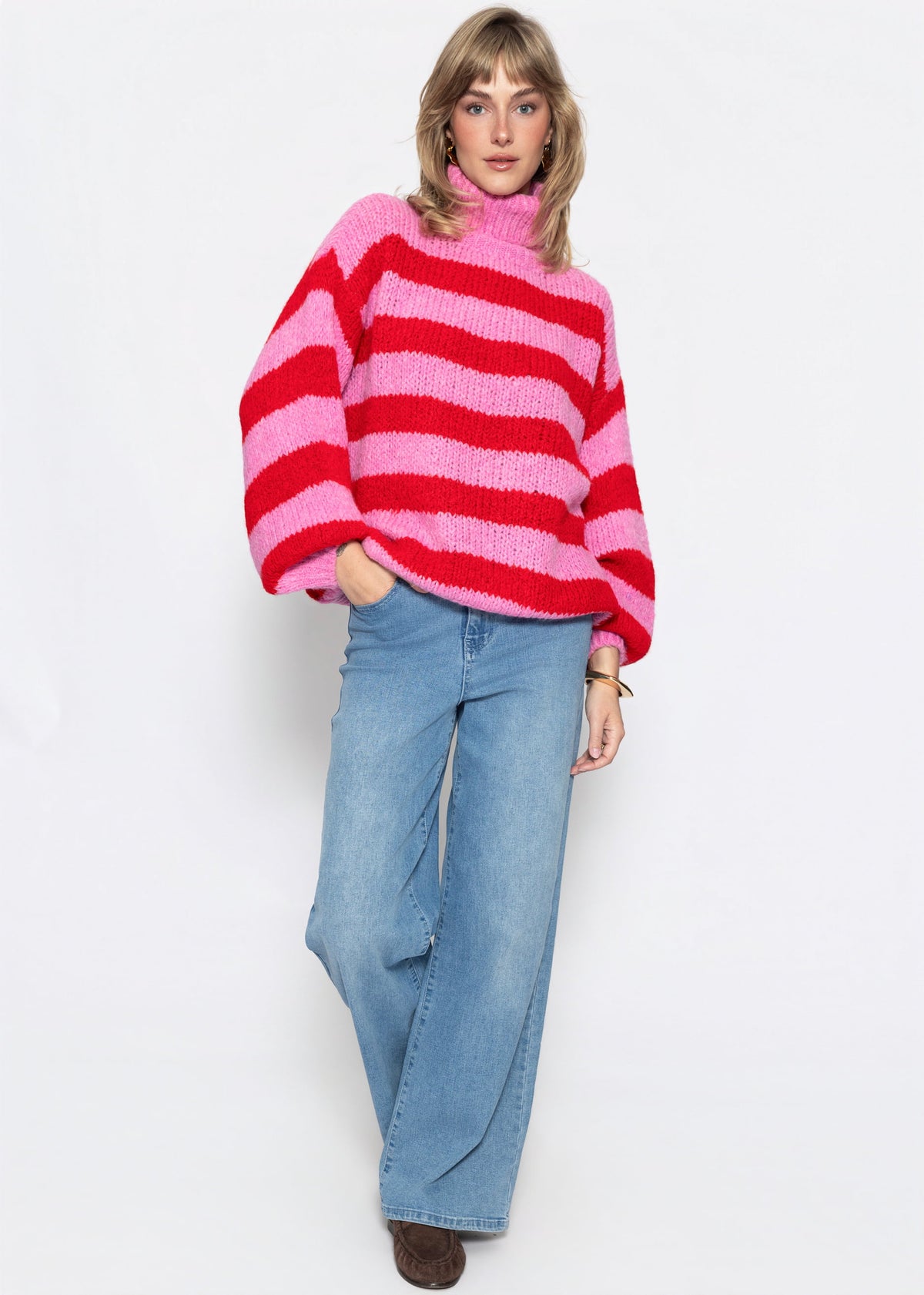 Gestreifter oversize Rollkragenpullover - rot-rosa