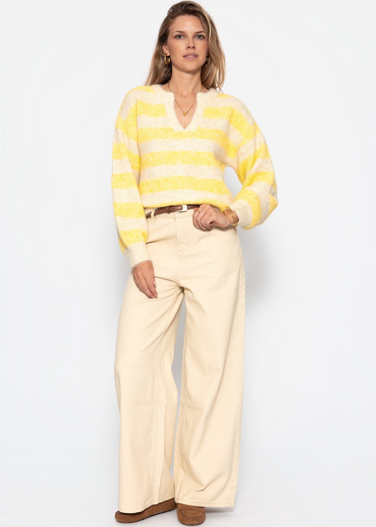 Gestreifter Pullover mit Blende - gelb-beige