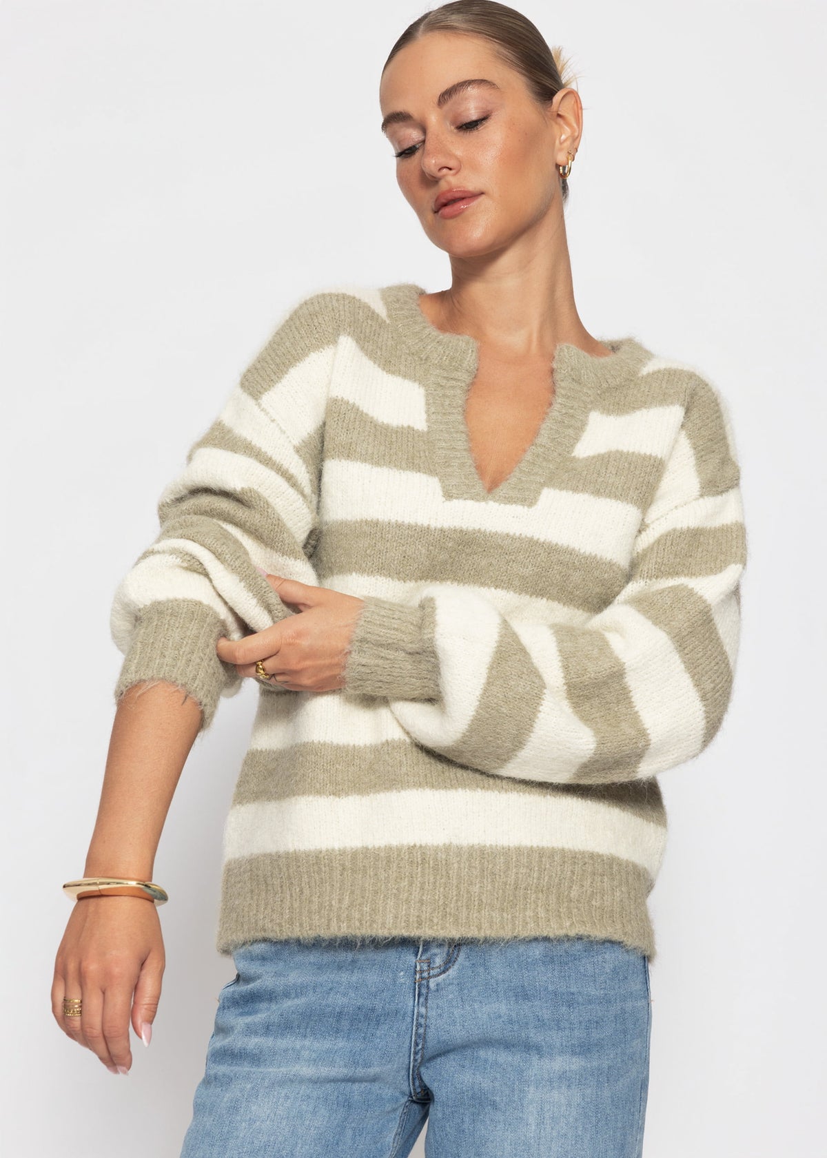Gestreifter Pullover mit Blende - taupe-offwhite